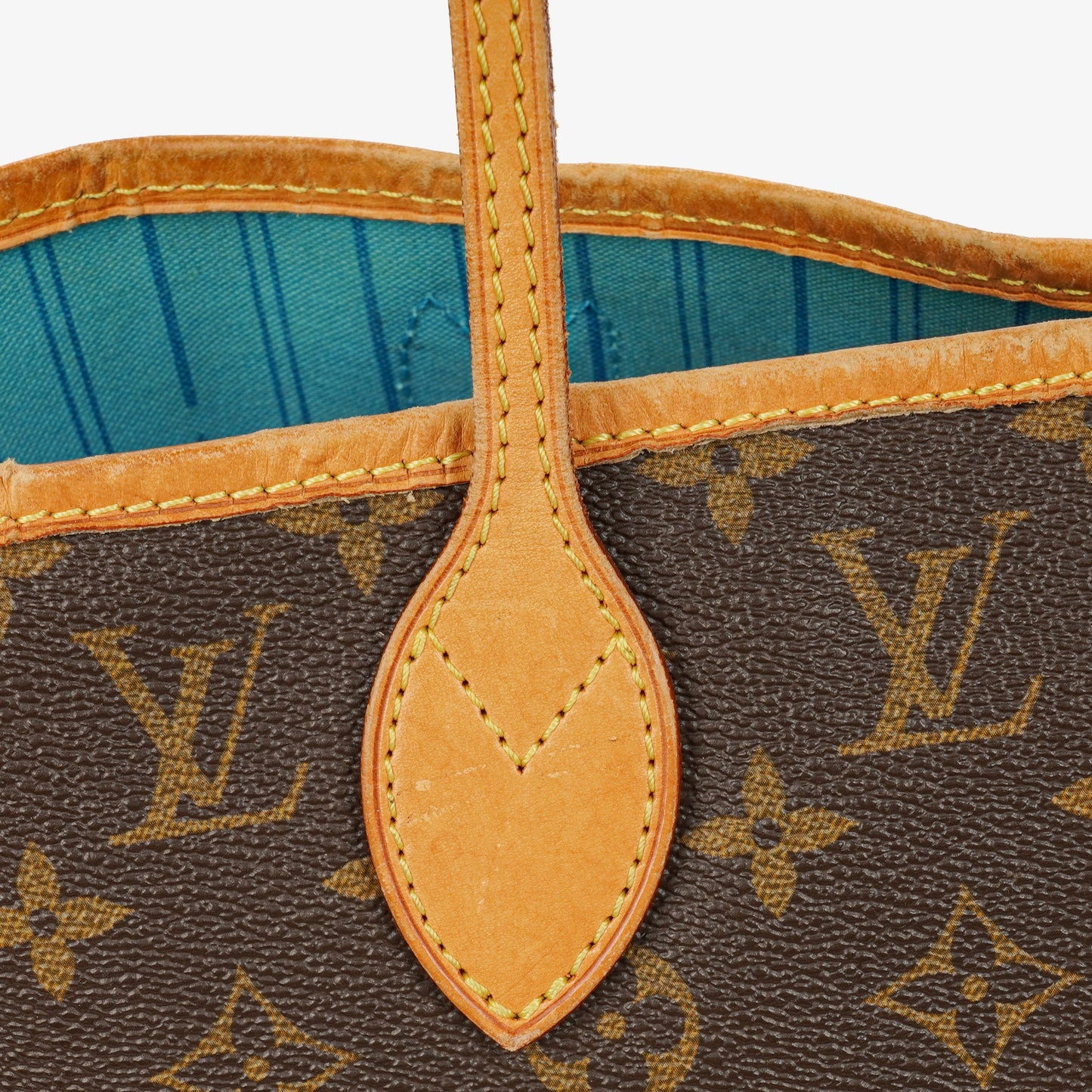Louis Vuitton Neverfull MM Tote Bag in Monogram Canvas