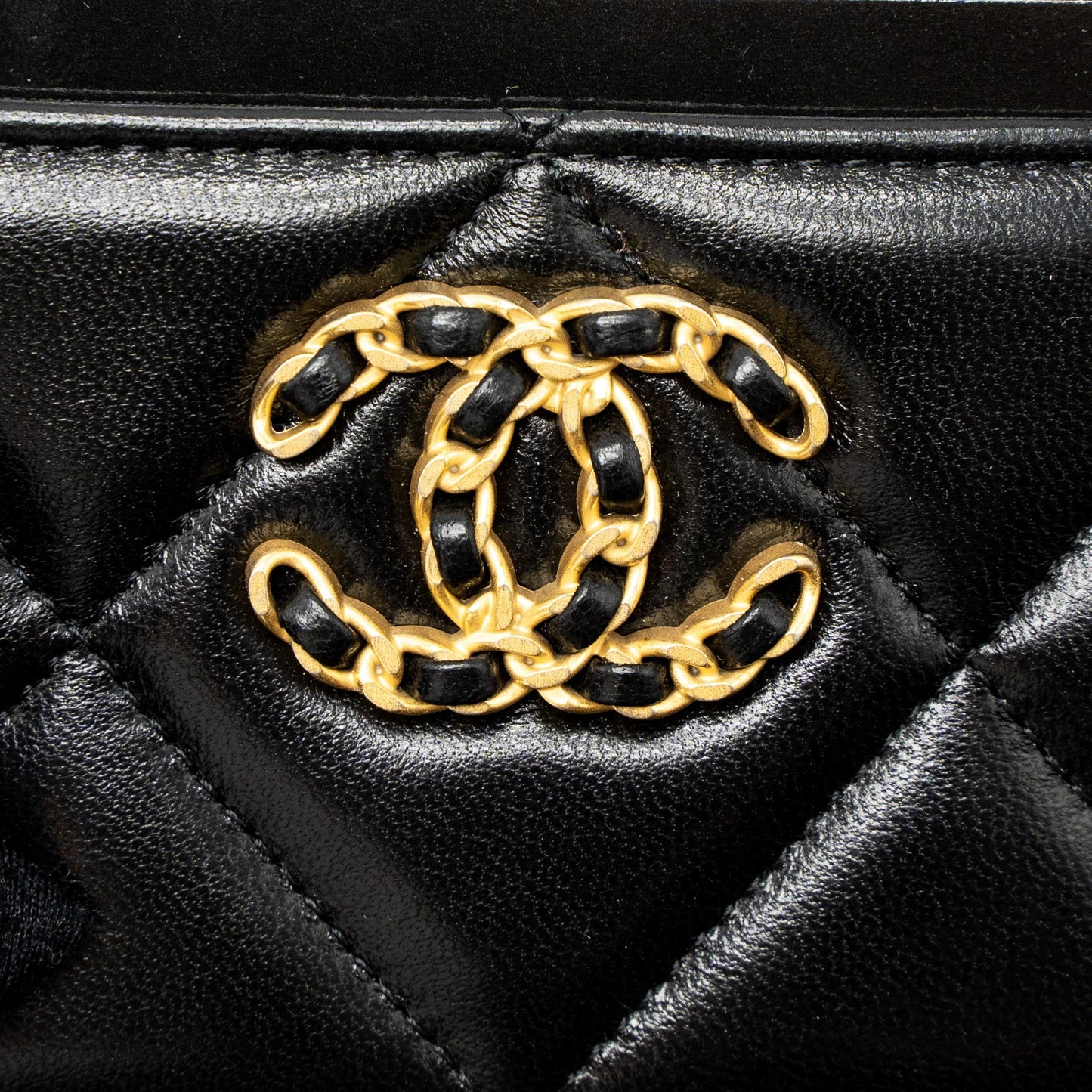Chanel 19 Card Holder Lambskin Black/Pink  (Microchip)