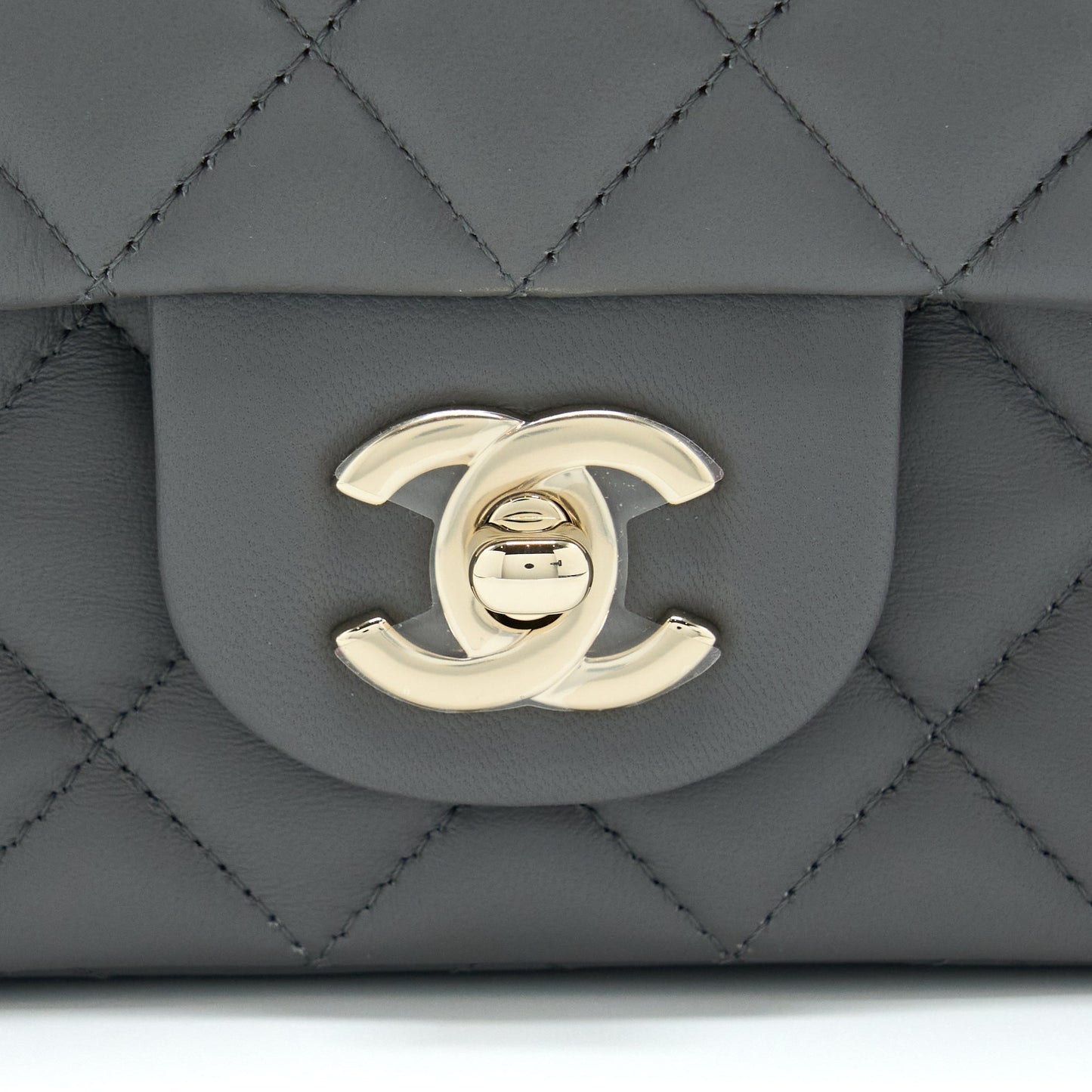 Chanel 22A Mini Rectangular Flap Bag Lambskin Grey L (Microchip).