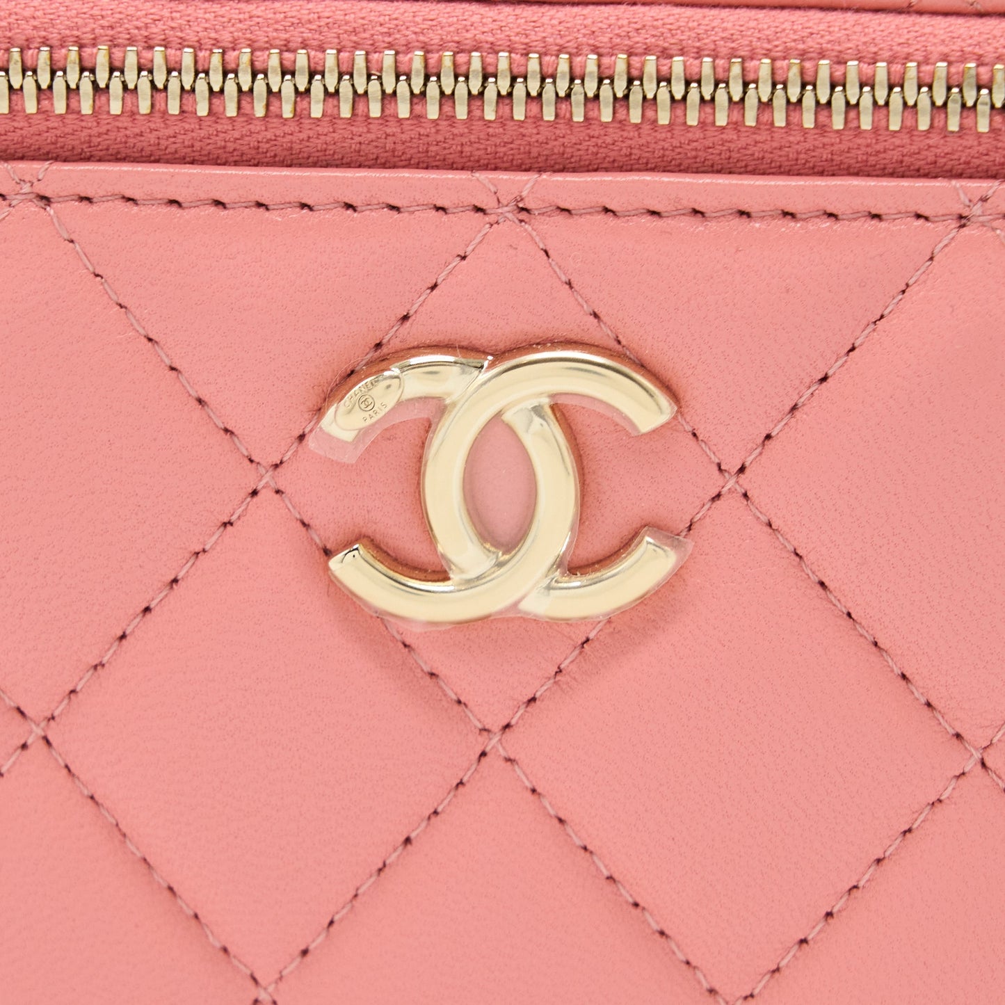Chanel 22A Top Handle Long Vanity Case Lambskin Pink L (Microchip)