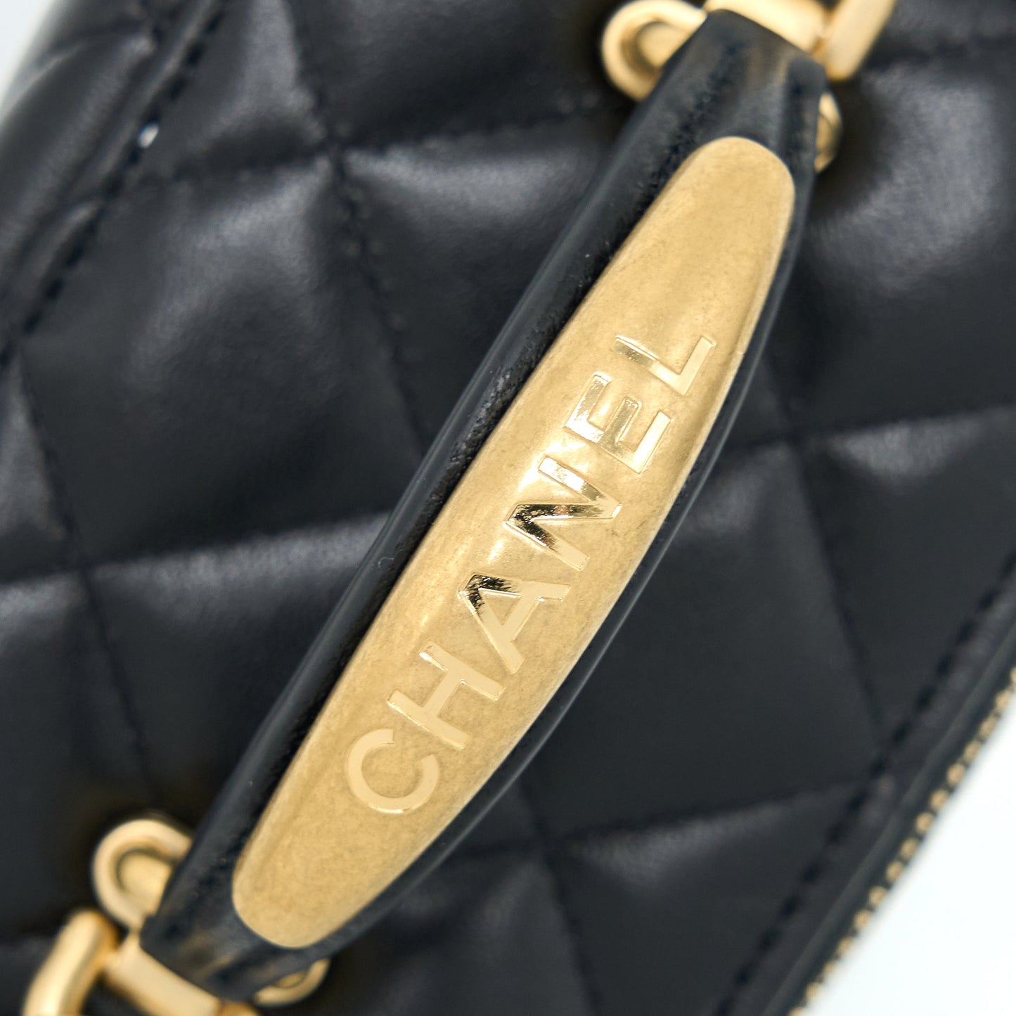 Chanel 22B Detailed Top Handle Mini Vanity With Chain Lambskin Black Brushed