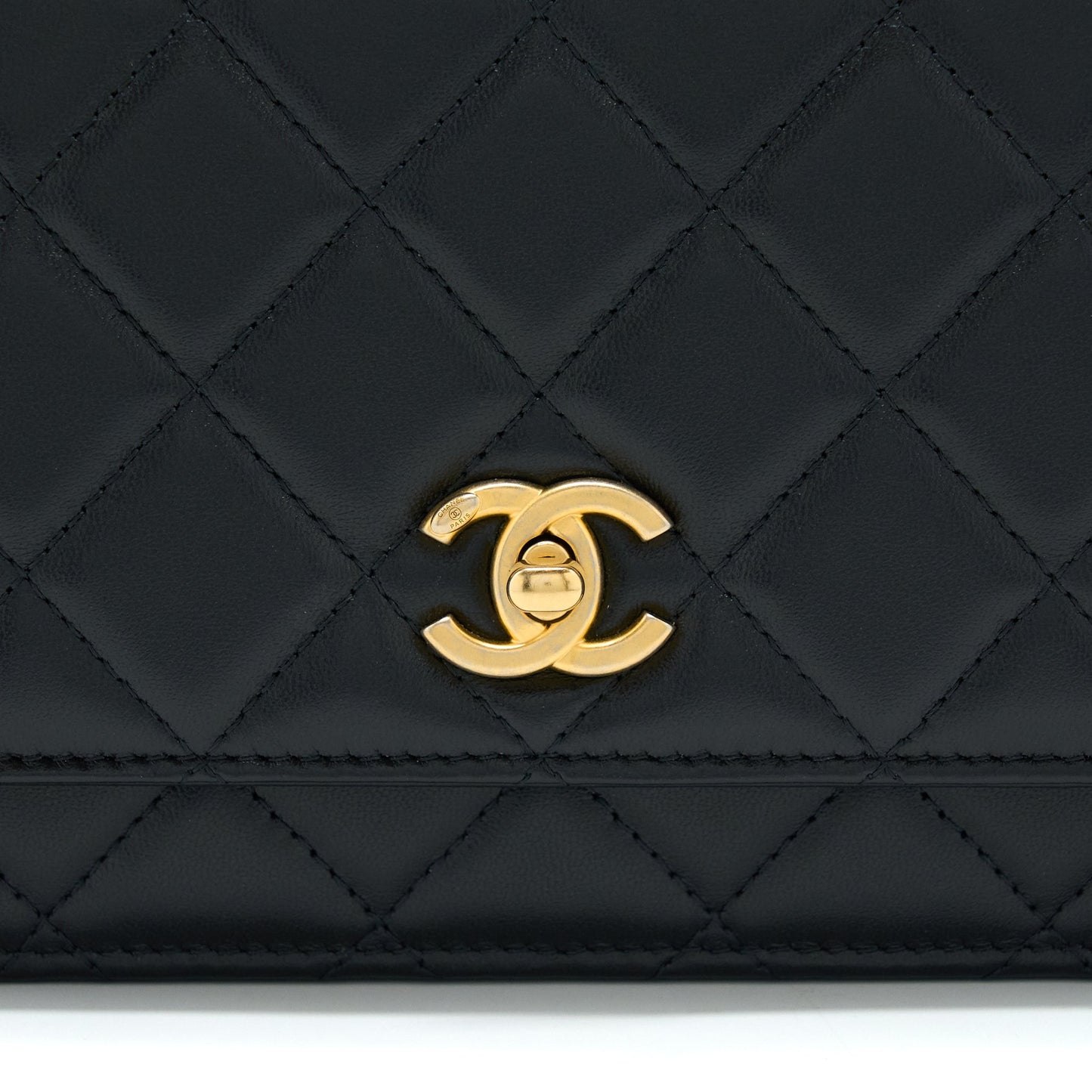 Chanel 21S Wallet On Chain With Pearl/CC logo Round Handle Lambskin Black Brushed