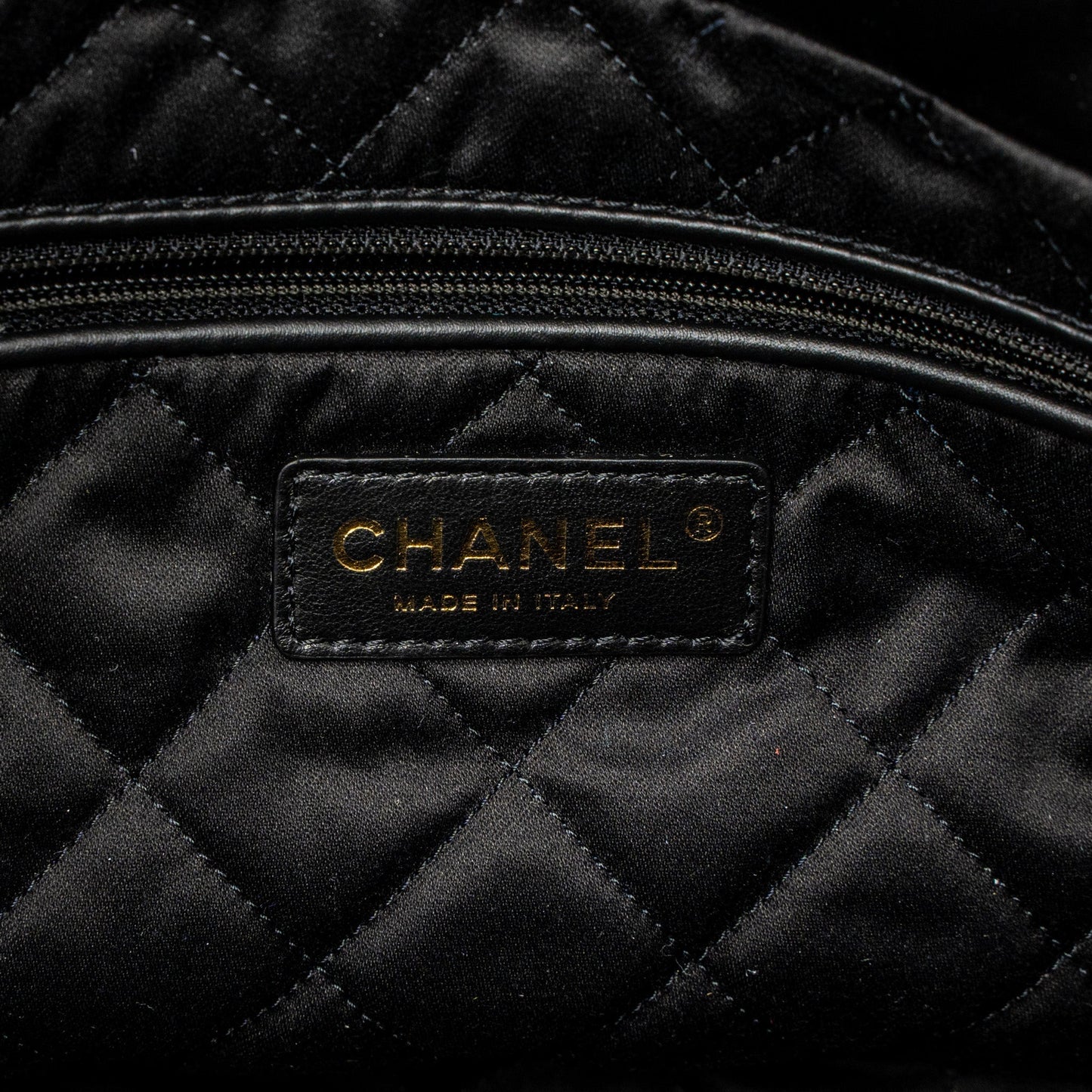 Chanel Small 22 Bag Shiny Calfskin Black  (Microchip)