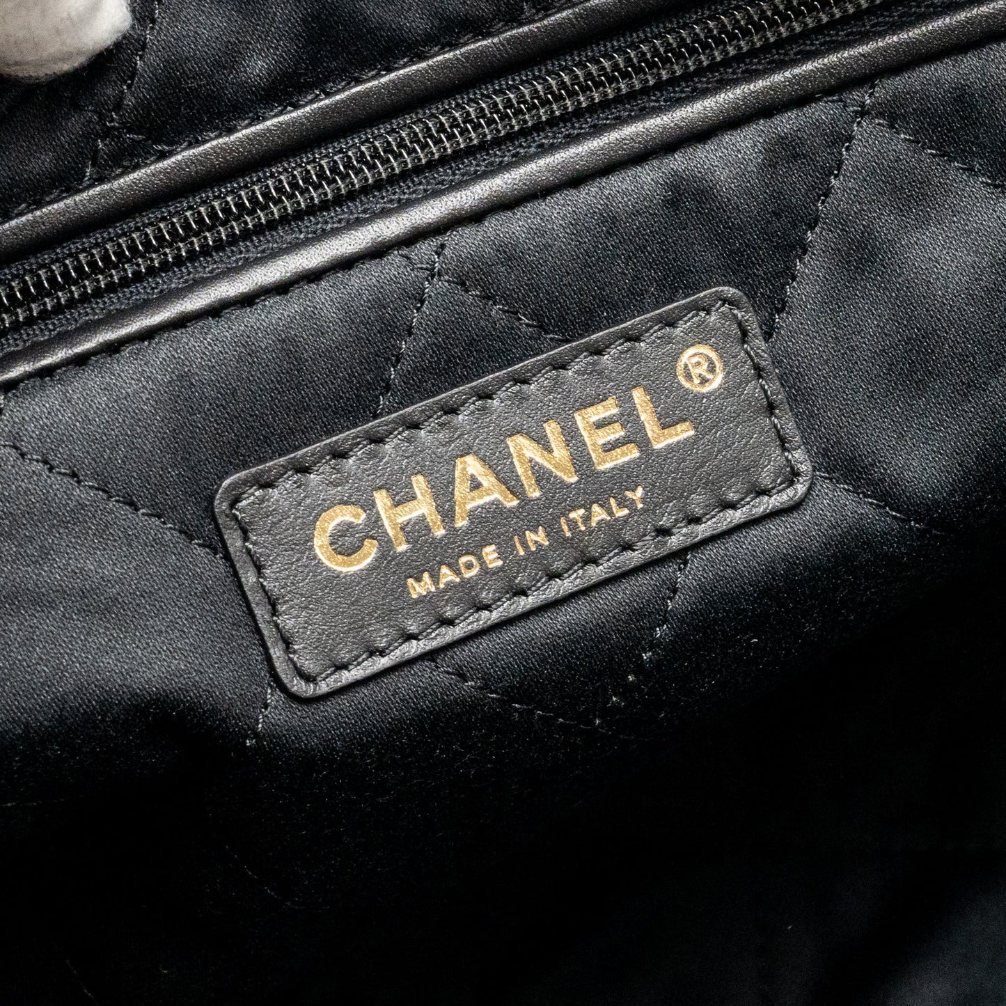 Chanel Small 22 Bag Shiny Calfskin Black (microchip)