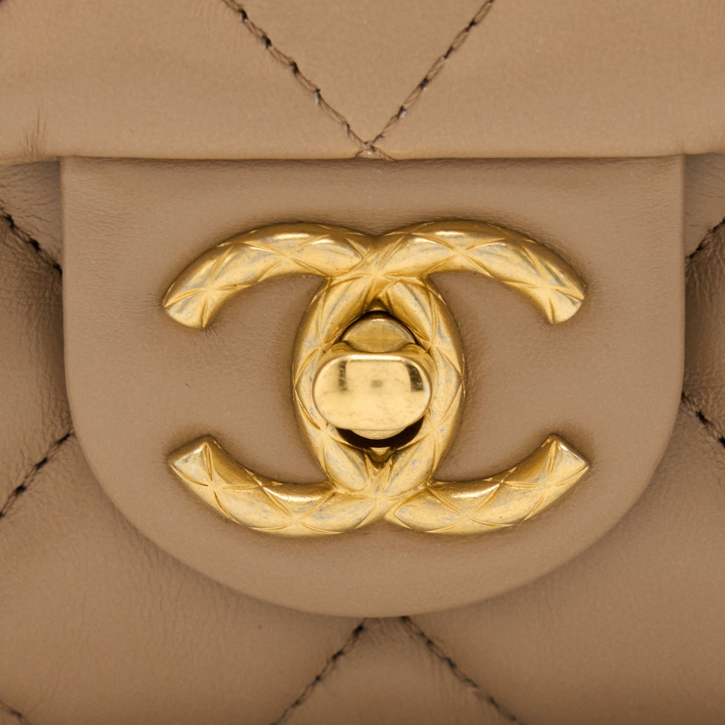 Chanel 22K Gold Pillar Adjustable Chain Flap Bag Lambskin Beige  (Microchip)
