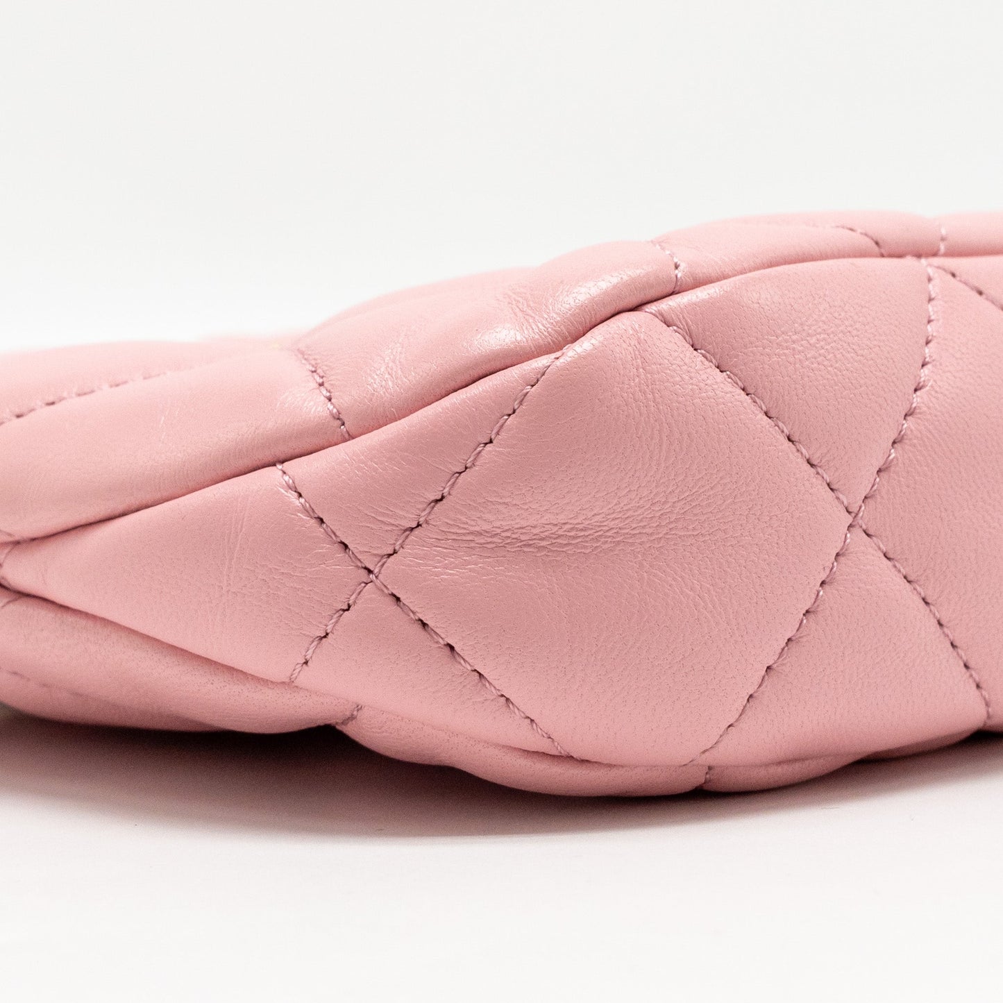 Chanel 22k Hobo Shoulder Bag with Logo Chain Lambskin Pink  (microchip)