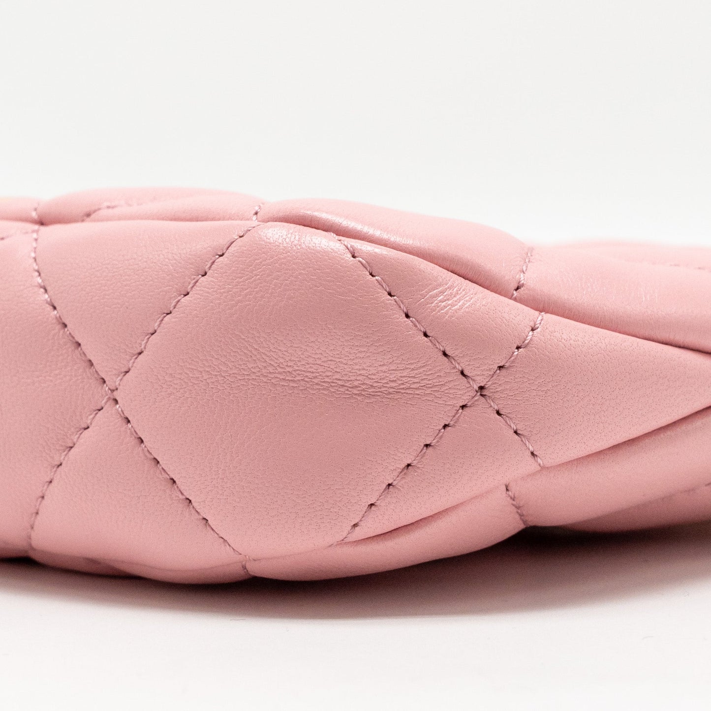 Chanel 22k Hobo Shoulder Bag with Logo Chain Lambskin Pink  (microchip)