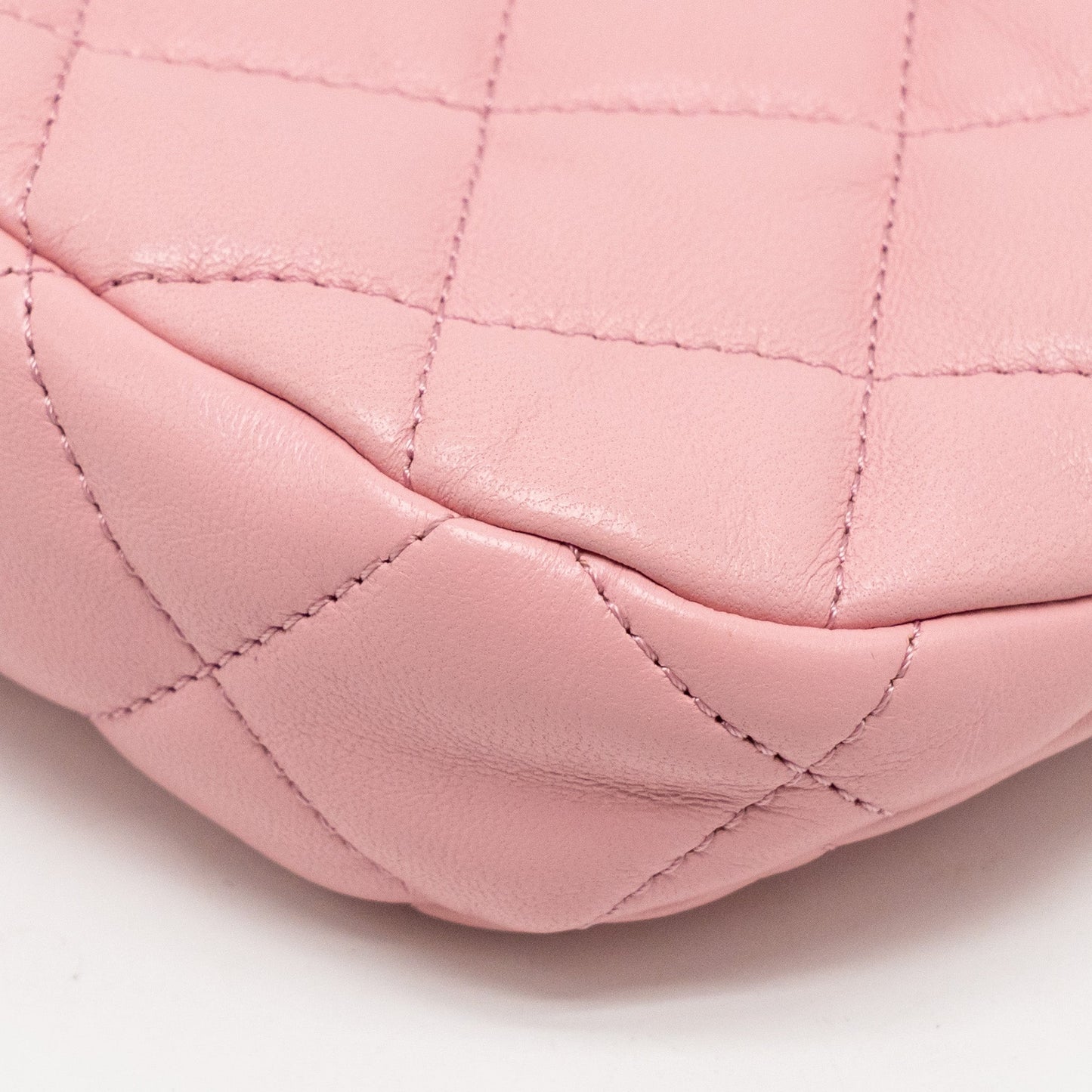 Chanel 22k Hobo Shoulder Bag with Logo Chain Lambskin Pink  (microchip)