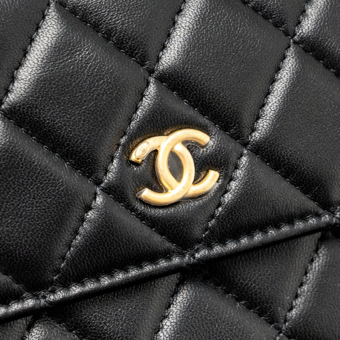 Chanel Pearl Crush Mini Flap Wallet with Chain Lambskin Black  (Microchip)