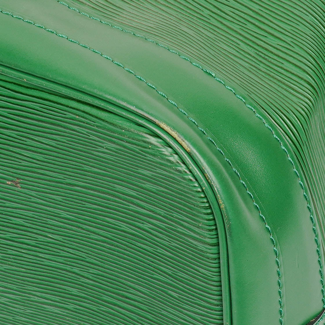 Authentic Louis Vuitton Noe Grande GM Green Epi Leather Shoulder Bag