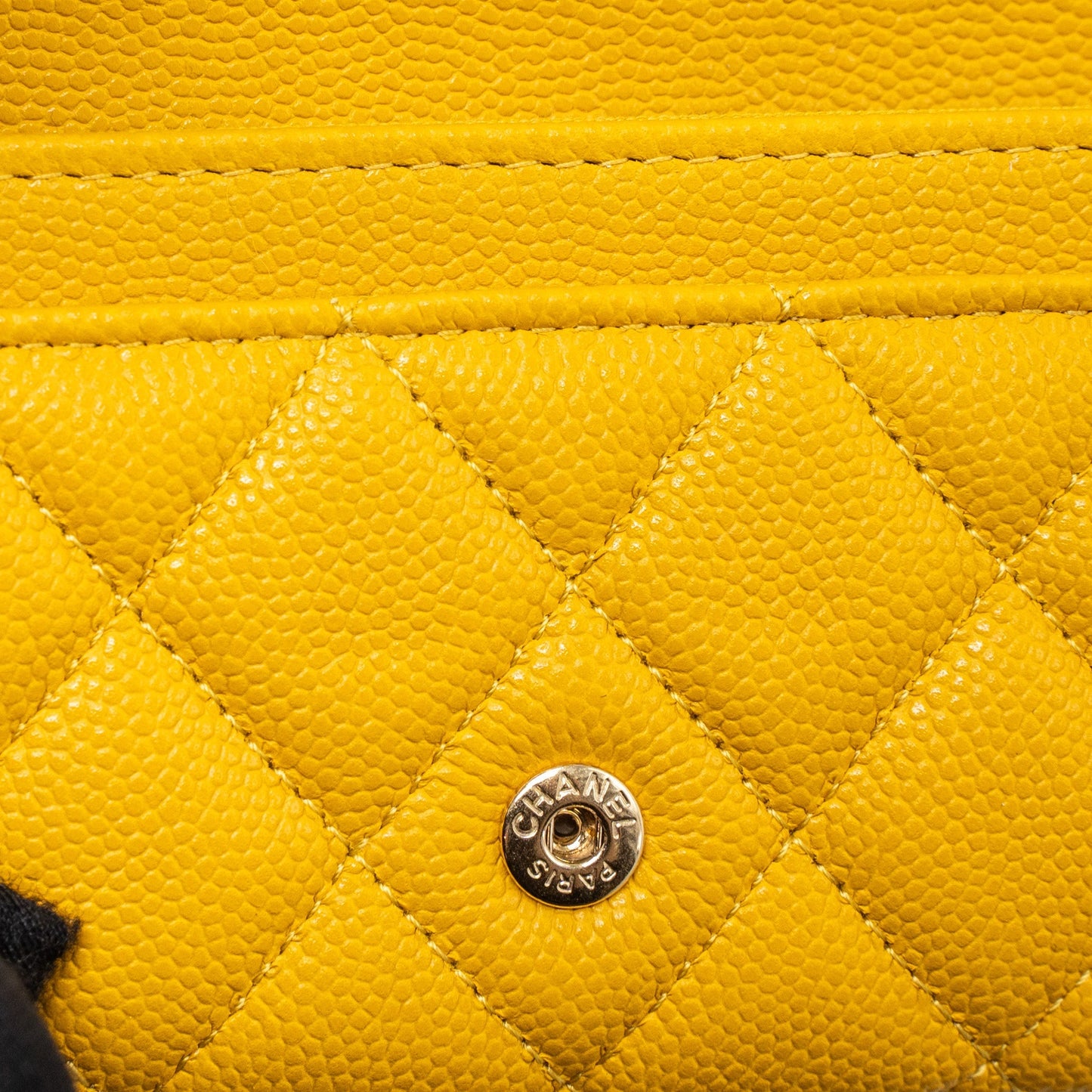 Chanel 22A Classic Flap Card Holder caviar yellow (Microchip)