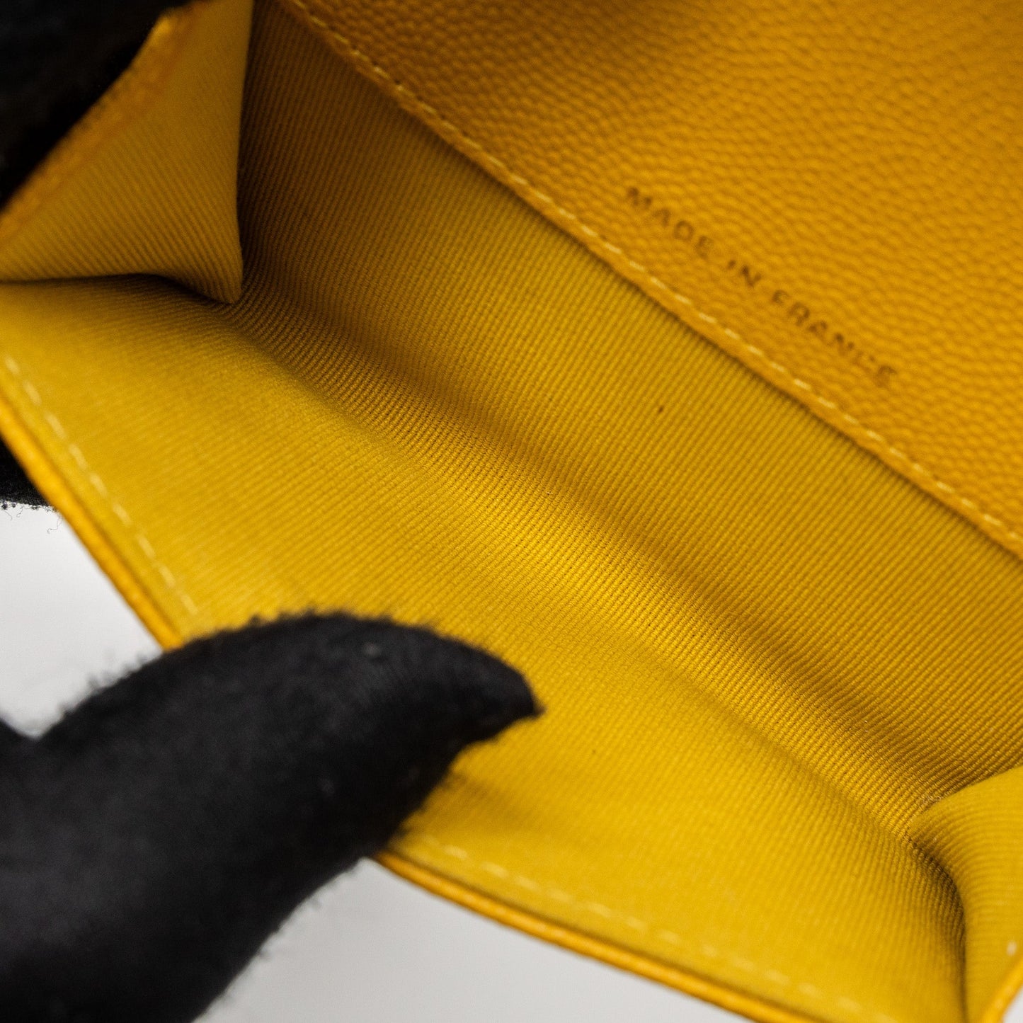 Chanel 22A Classic Flap Card Holder caviar yellow (Microchip)