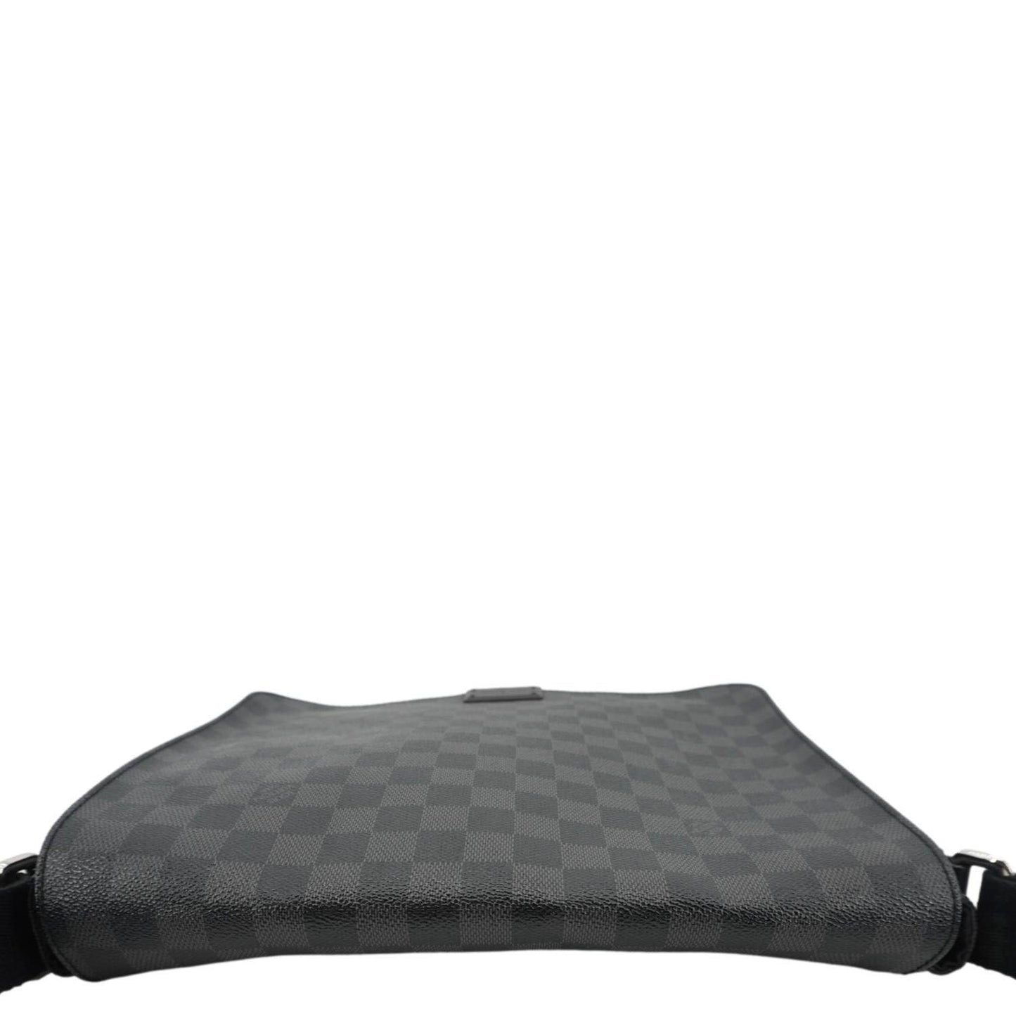 LOUIS VUITTON District Messenger Damier Graphite Messenger Bag Black