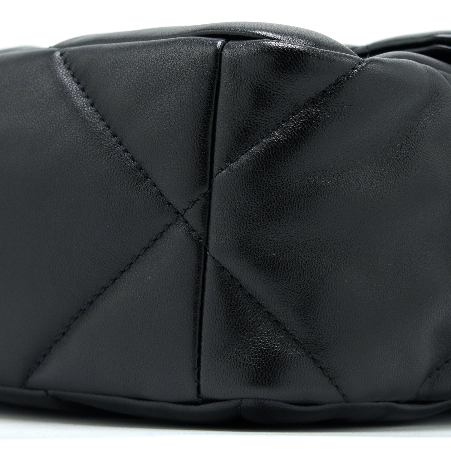 Chanel Medium 19 Bag Goatskin Black Multicolour Hardware (Microchip)