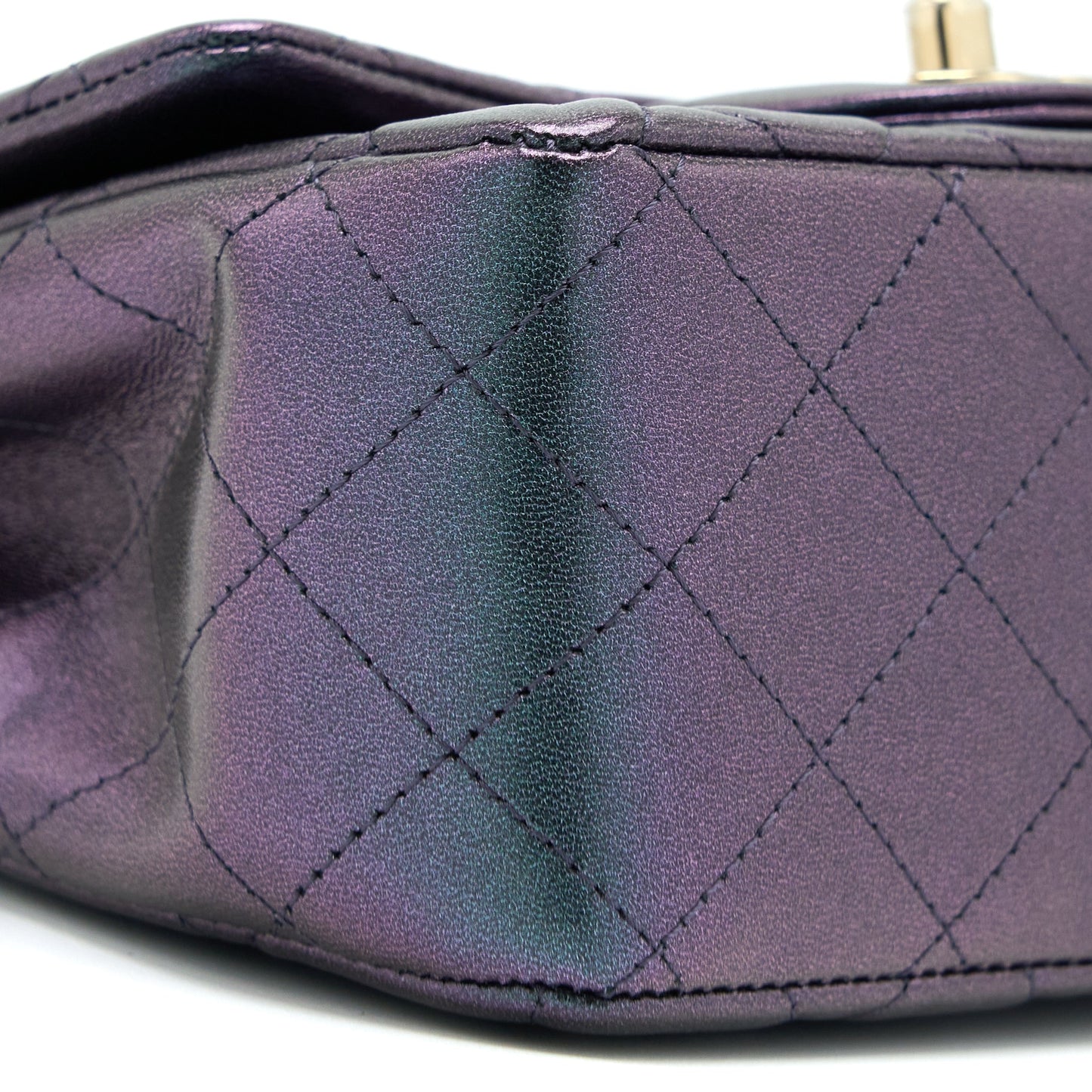 Chanel 22B Mini Square Pearly Lambskin Black L (Microchip)
