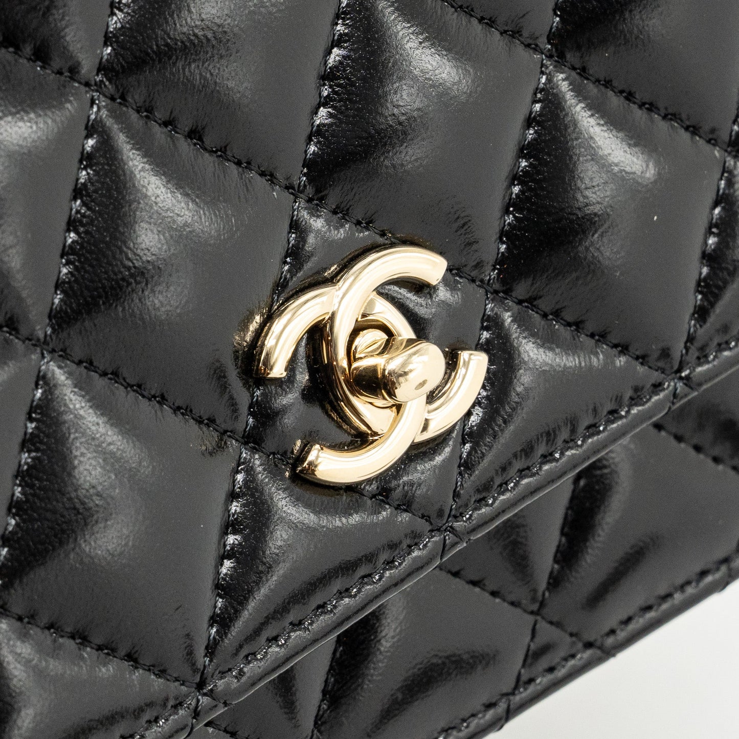 Chanel Wallet on CC Detailed Chain Shiny Lambskin Black  (Microchip)