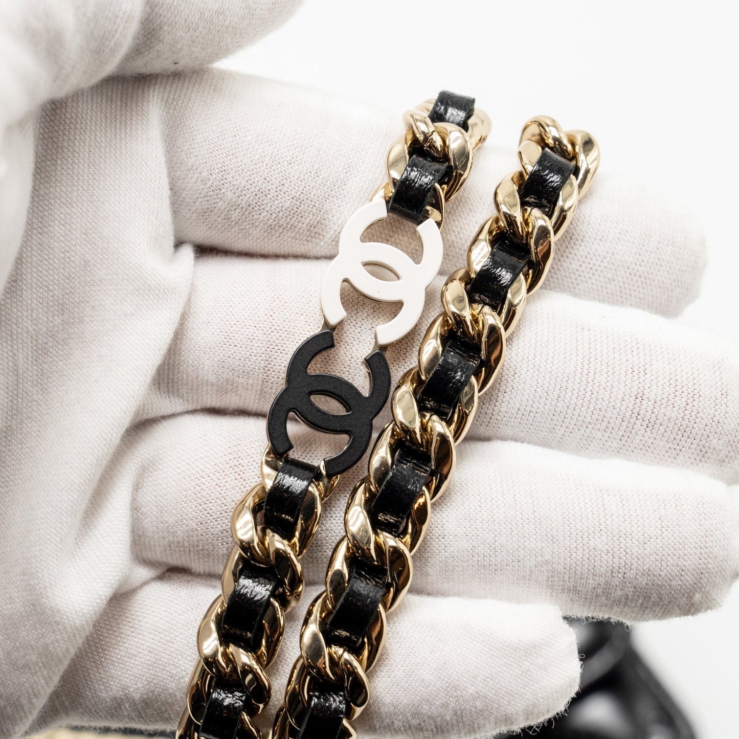 Chanel Wallet on CC Detailed Chain Shiny Lambskin Black  (Microchip)