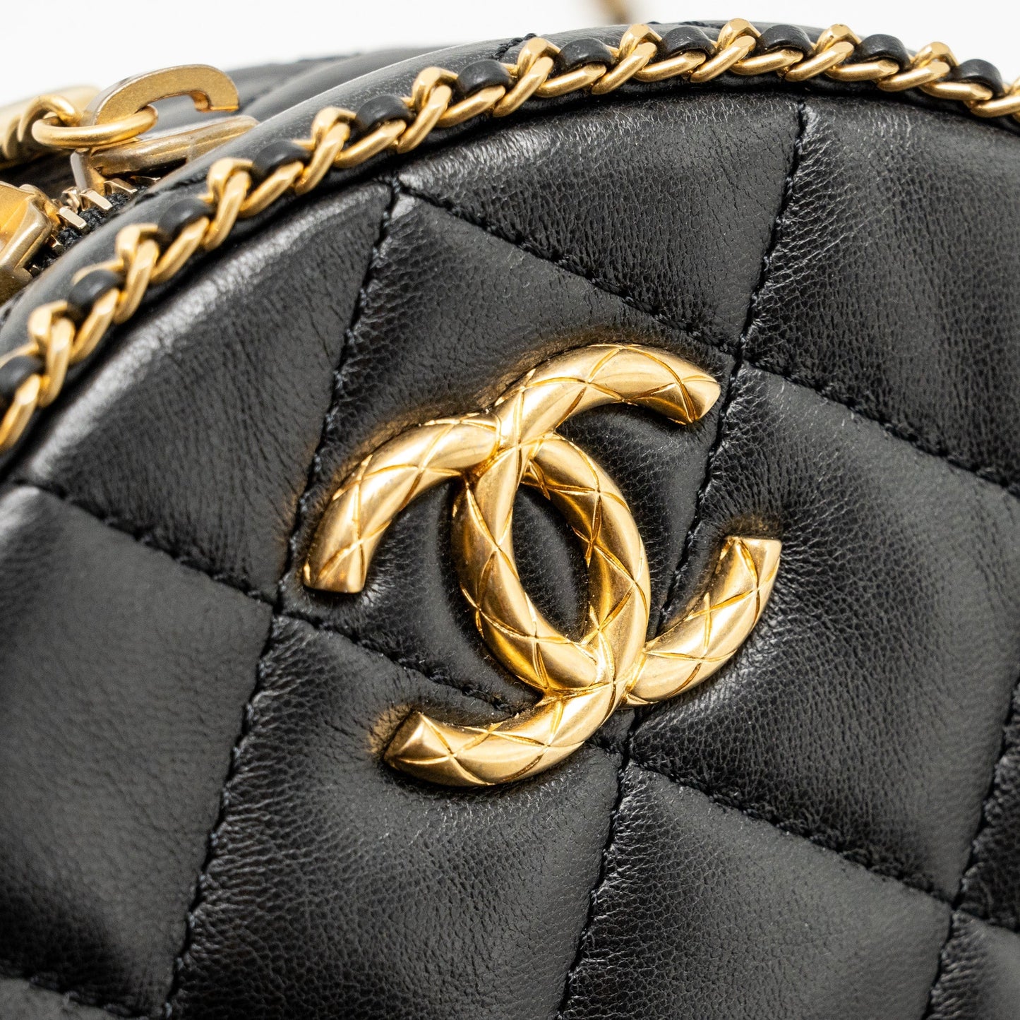 CHANEL Round Vanity With Chain Lambskin Black  (Microchip)