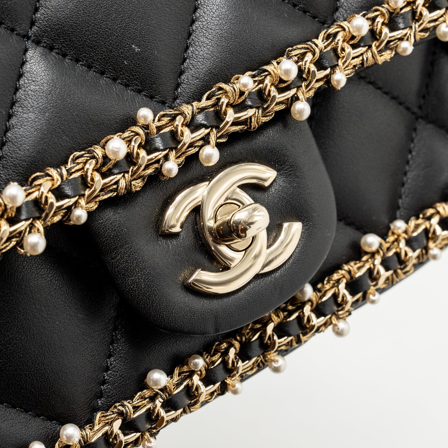 Chanel Pearl Detailed Edge Mini Flap Bag Lambskin Black L (Microchip)