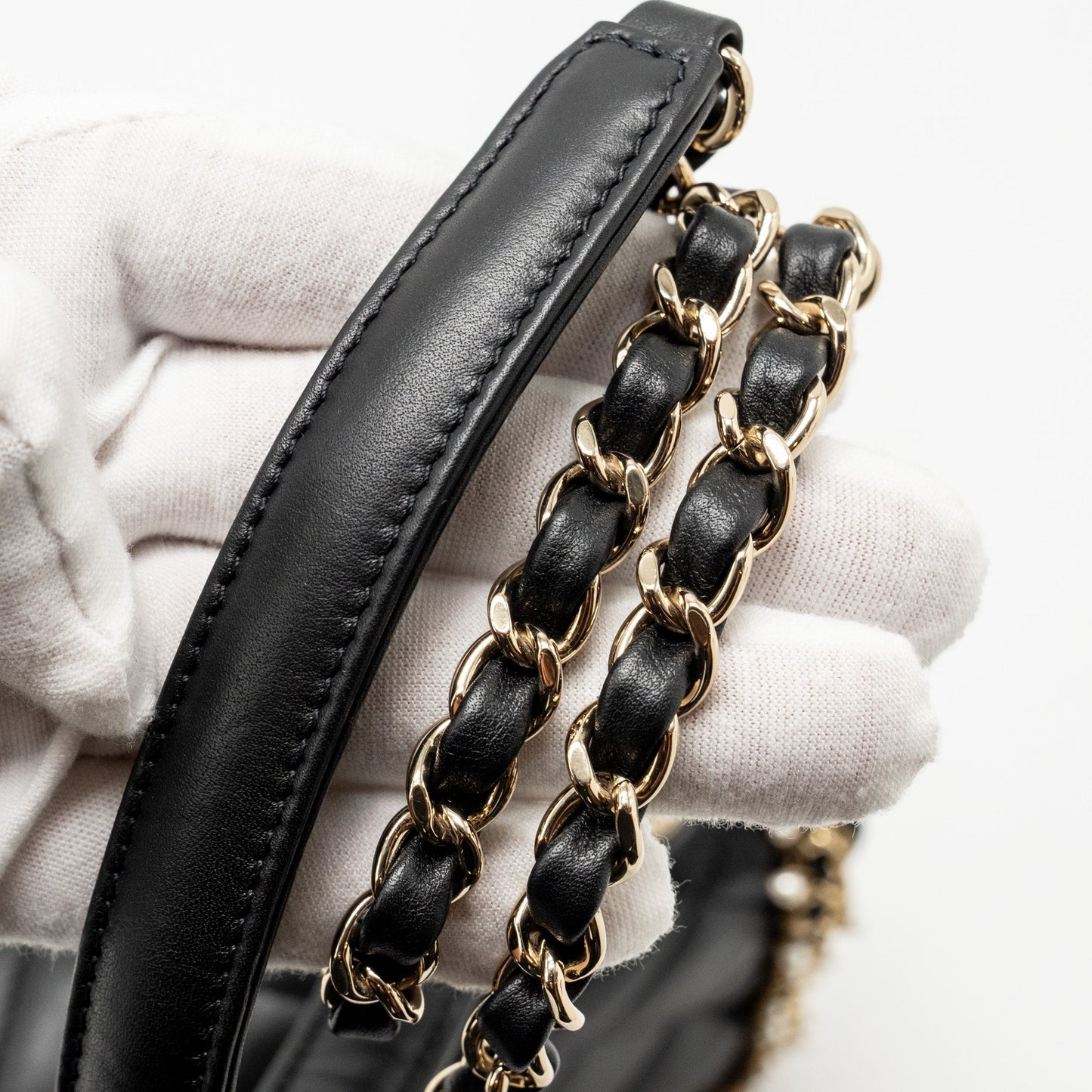 Chanel Pearl Detailed Edge Mini Flap Bag Lambskin Black L (Microchip)