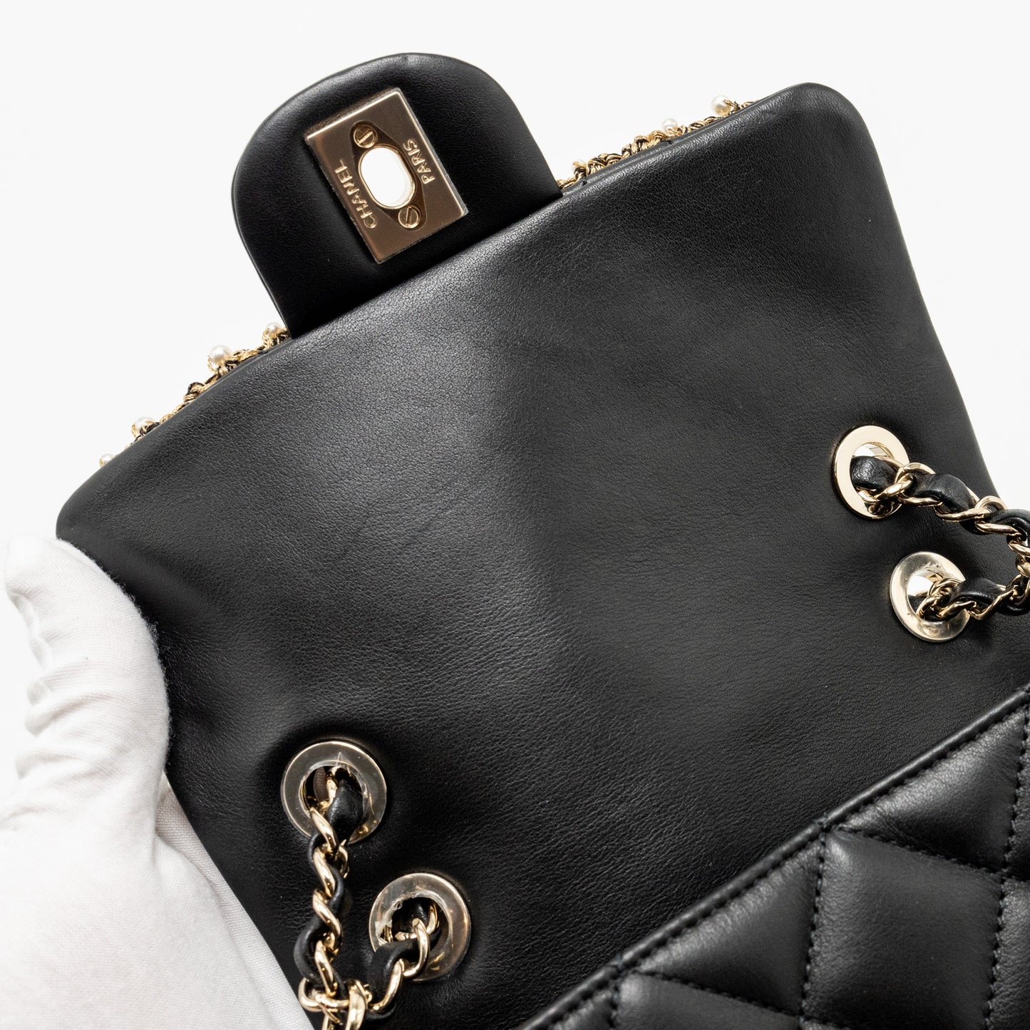 Chanel Pearl Detailed Edge Mini Flap Bag Lambskin Black L (Microchip)