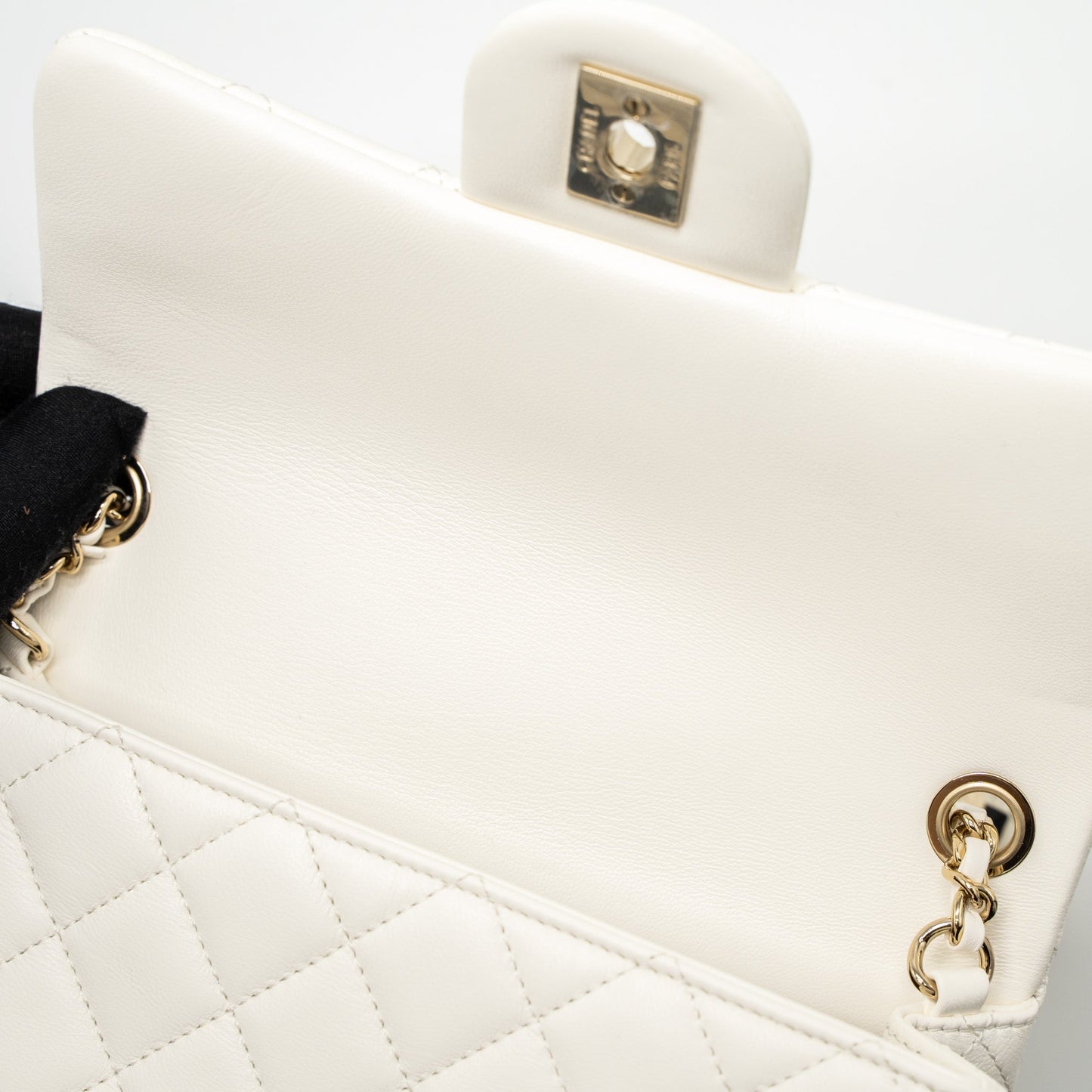 Chanel 23C Pearl Crush Mini Rectangular Flap Bag Lambskin White L (Microchip)
