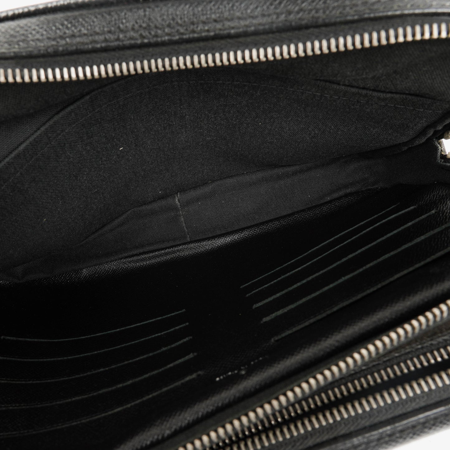 Louis Vuitton Black Taiga Leather Neo Pavel Clutch