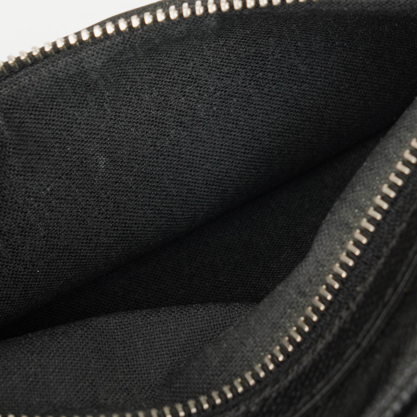 Louis Vuitton Black Taiga Leather Neo Pavel Clutch