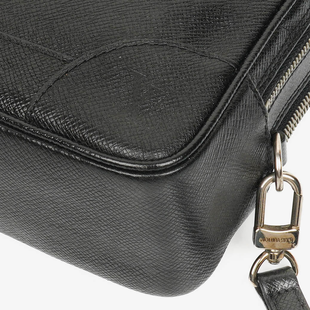 Louis Vuitton Black Taiga Leather Neo Pavel Clutch
