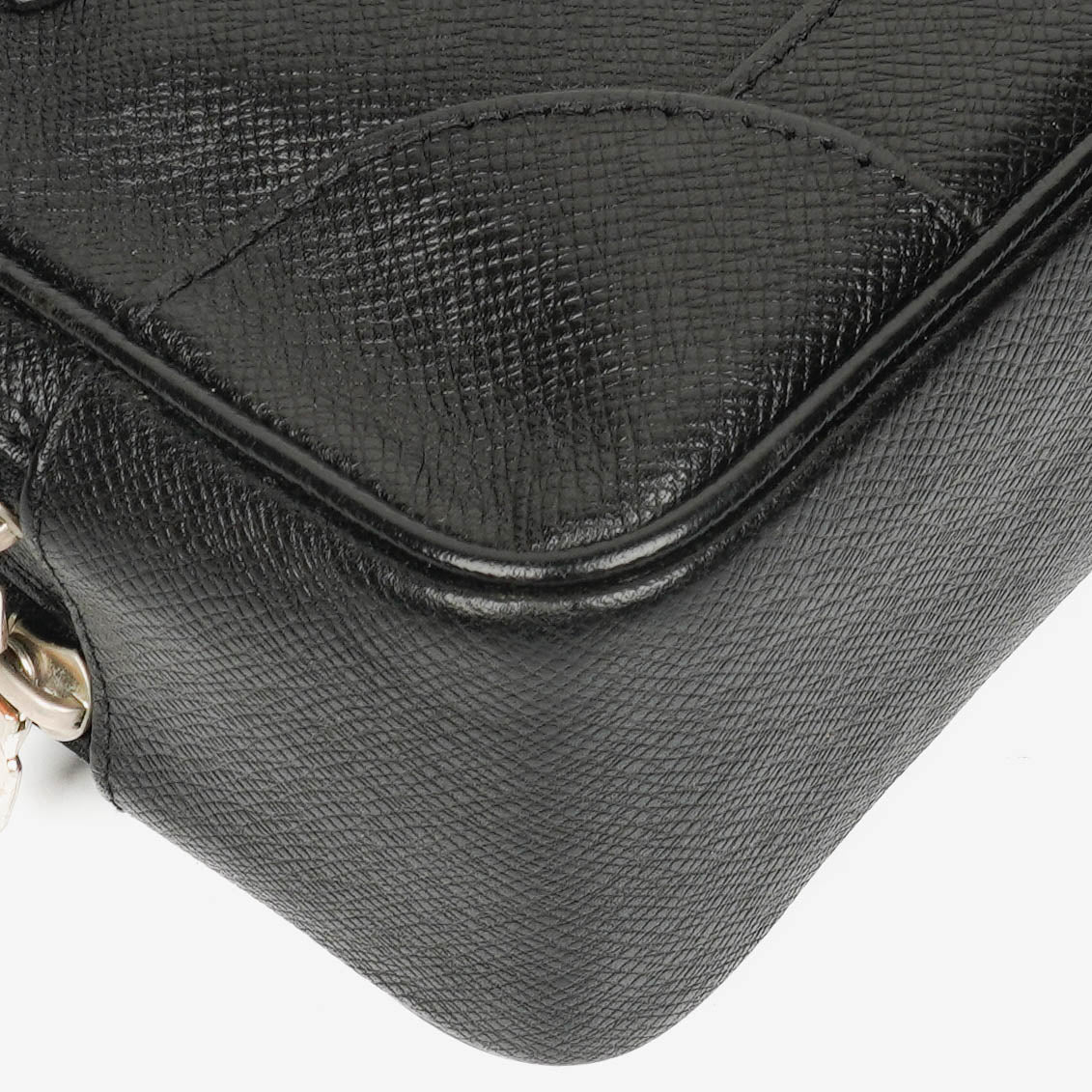 Louis Vuitton Black Taiga Leather Neo Pavel Clutch