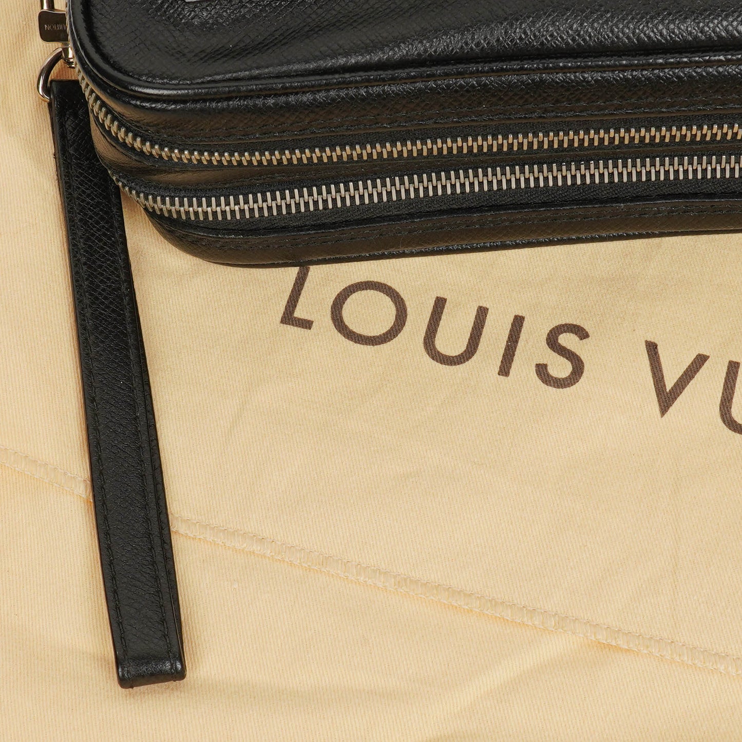 Louis Vuitton Black Taiga Leather Neo Pavel Clutch