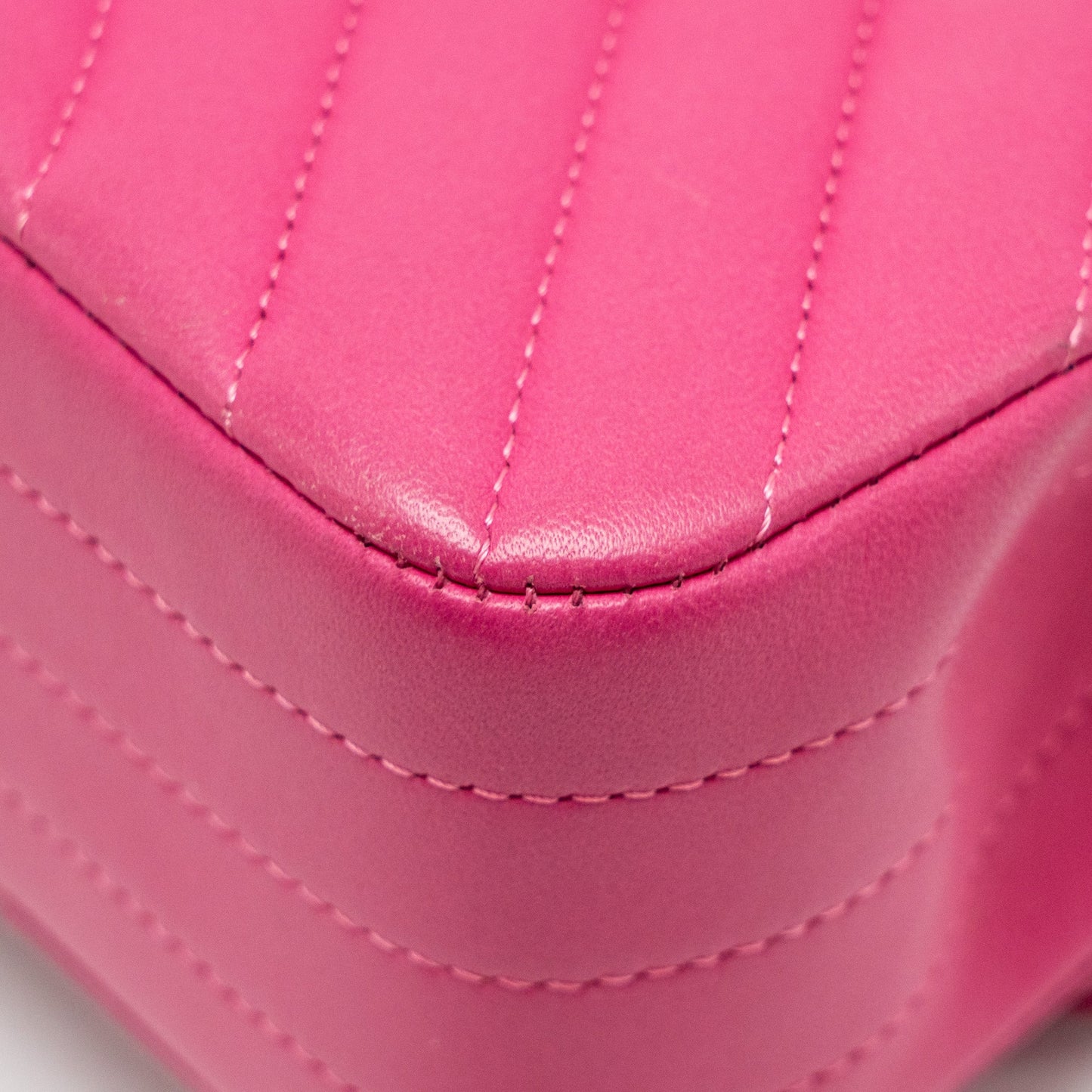 Chanel Medium chevron Classic Double flap bag lambskin pink