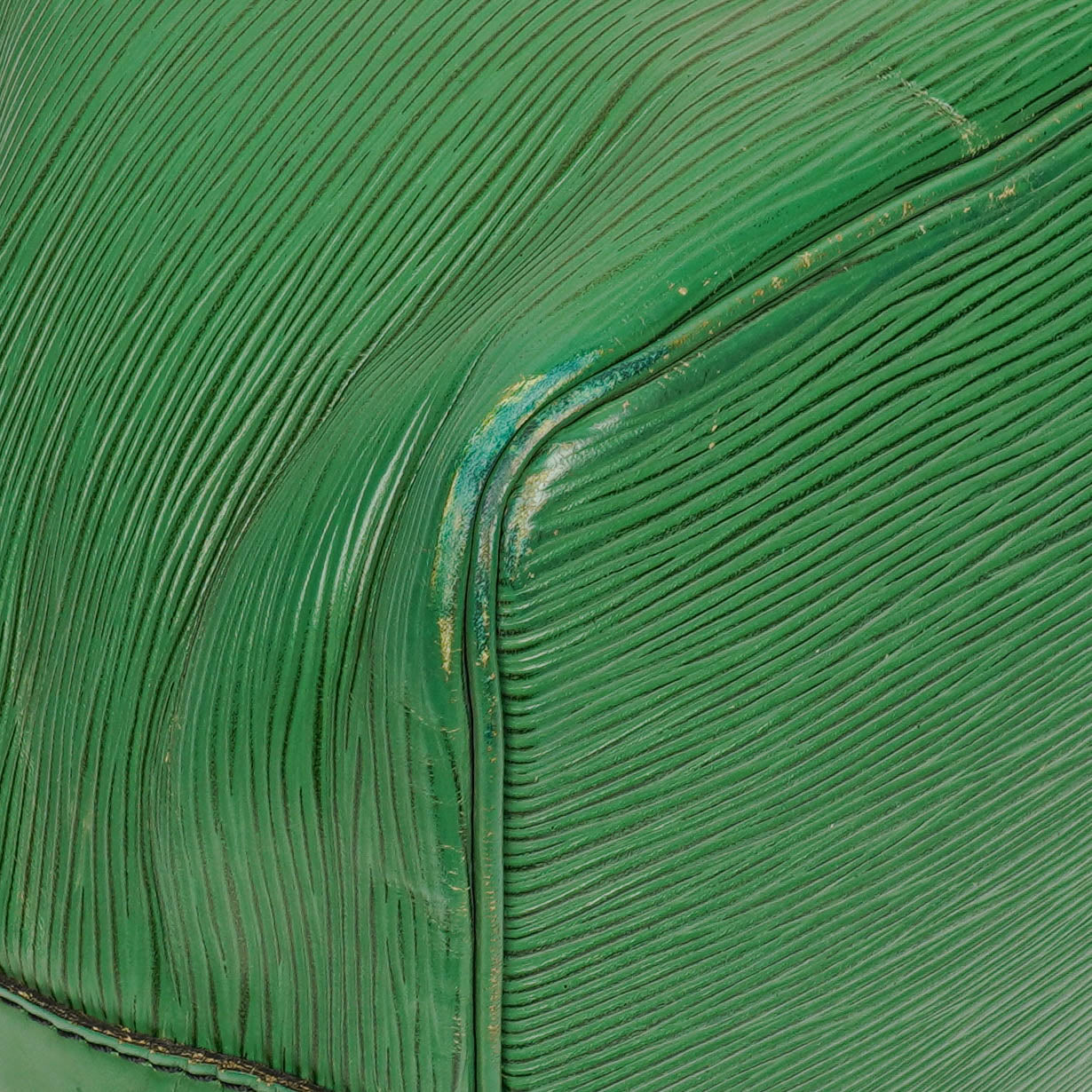 Authentic Louis Vuitton Petit Noe Green EPI Leather Shoulder Bag