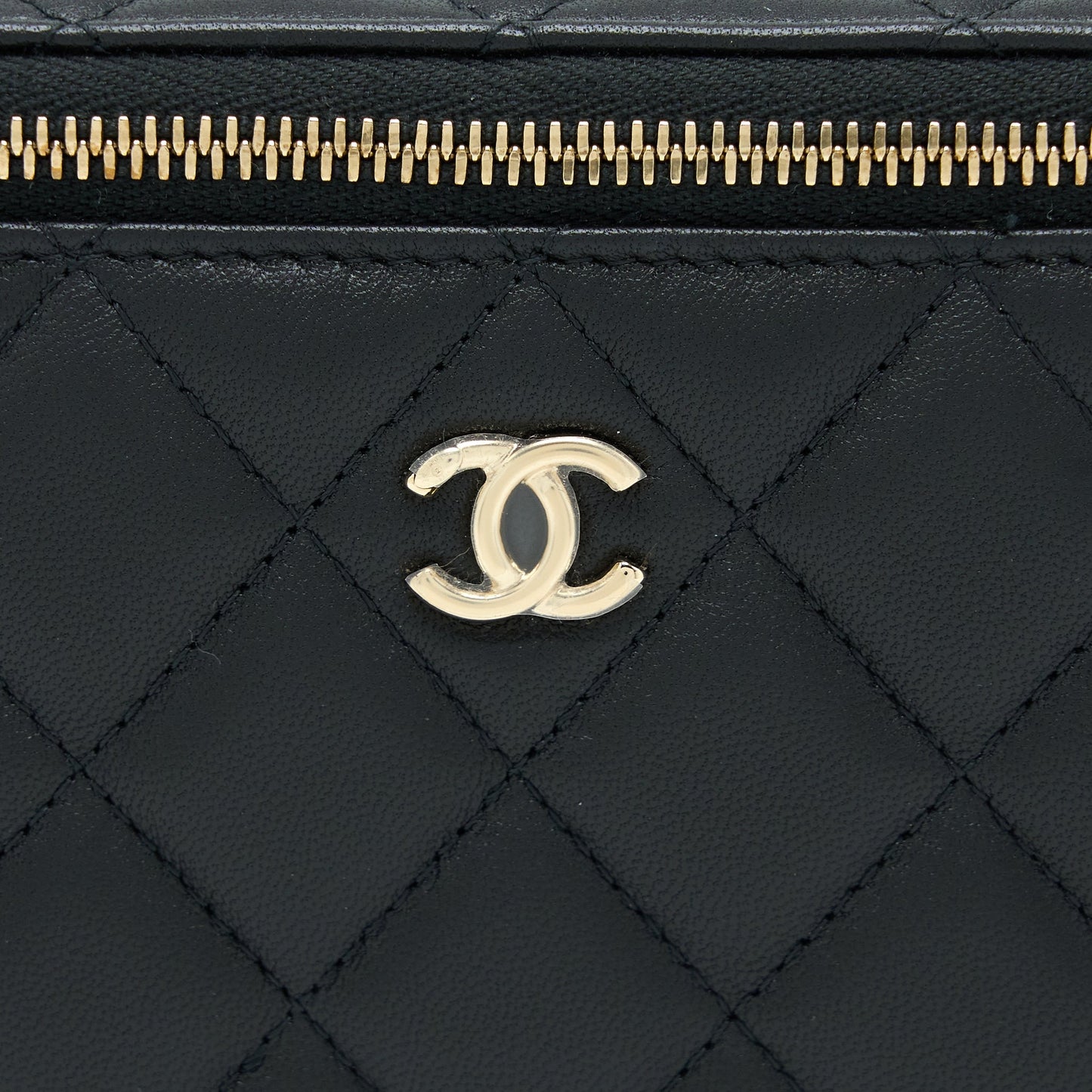 Chanel 23C Pearl Crush Long Vanity Lambskin Black L (Microchip)
