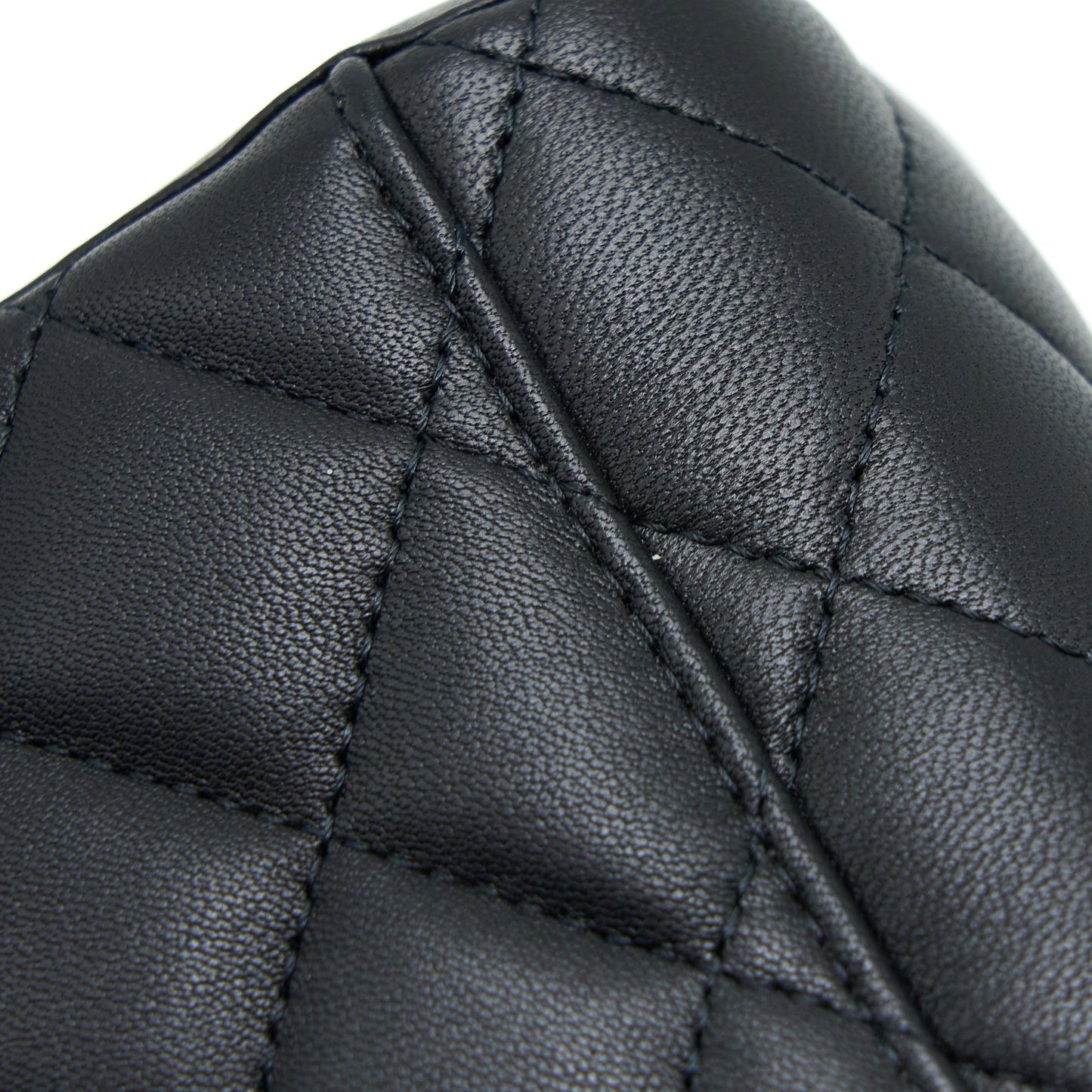 Chanel 23C Pearl Crush Long Vanity Lambskin Black L (Microchip)