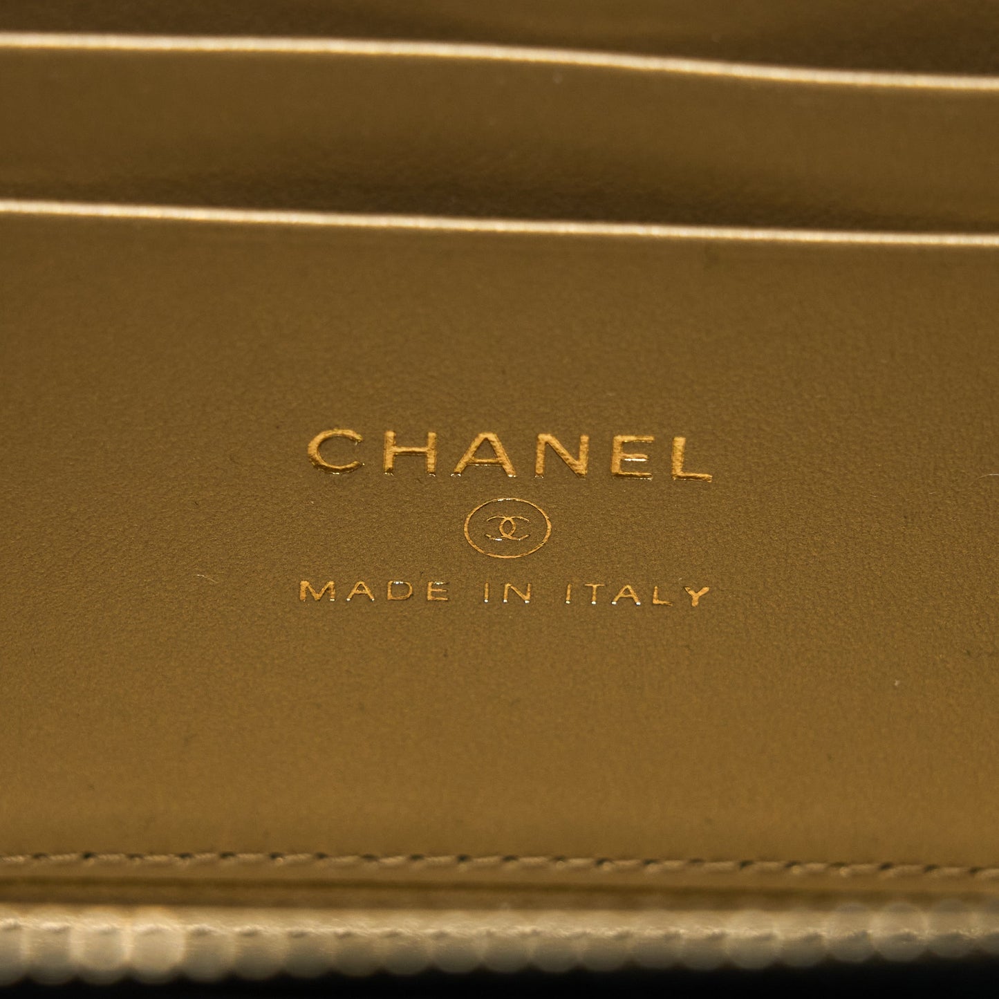 Chanel 23C Pearl Crush Long Vanity Lambskin Black L (Microchip)