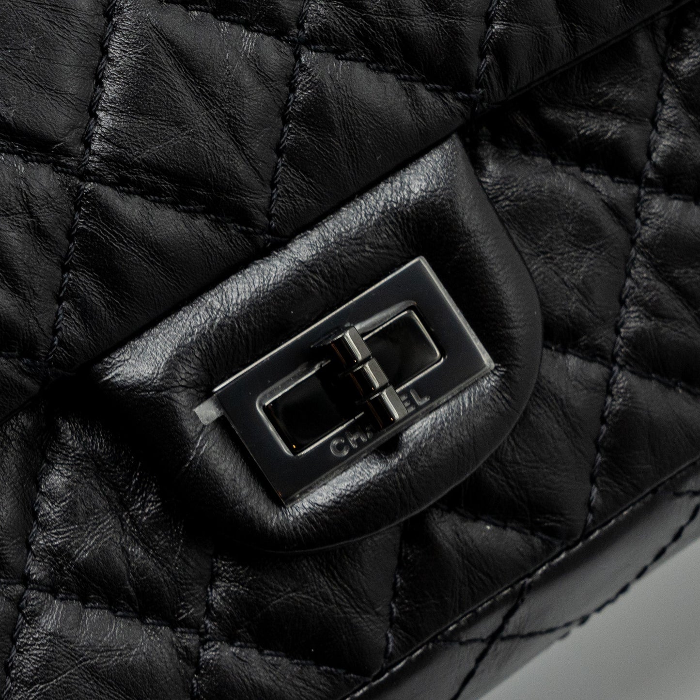 Chanel Small 2.55 225 Reissue Flap Bag Aged Calfskin black with black hardware (microchip)