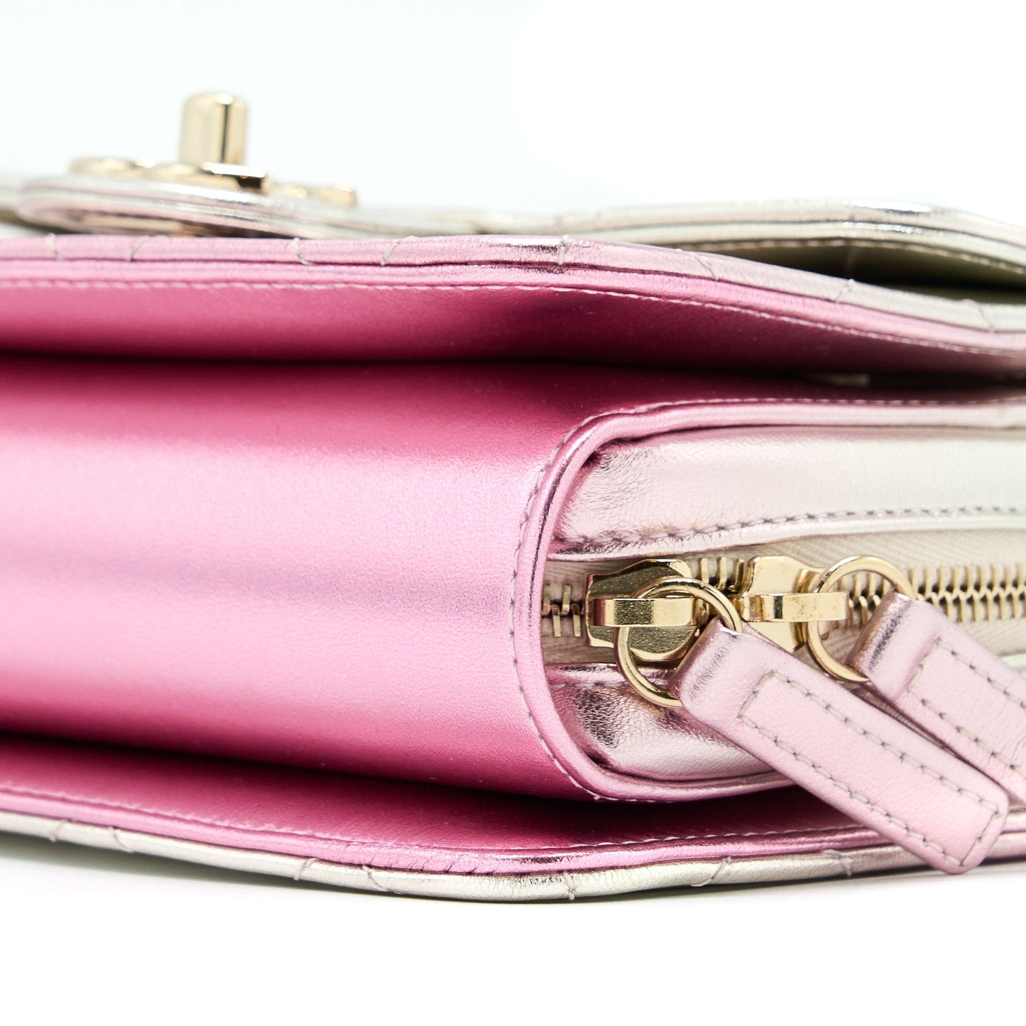 Chanel 21P Crossbody Flap Bag Lambskin Iridescent Pink L