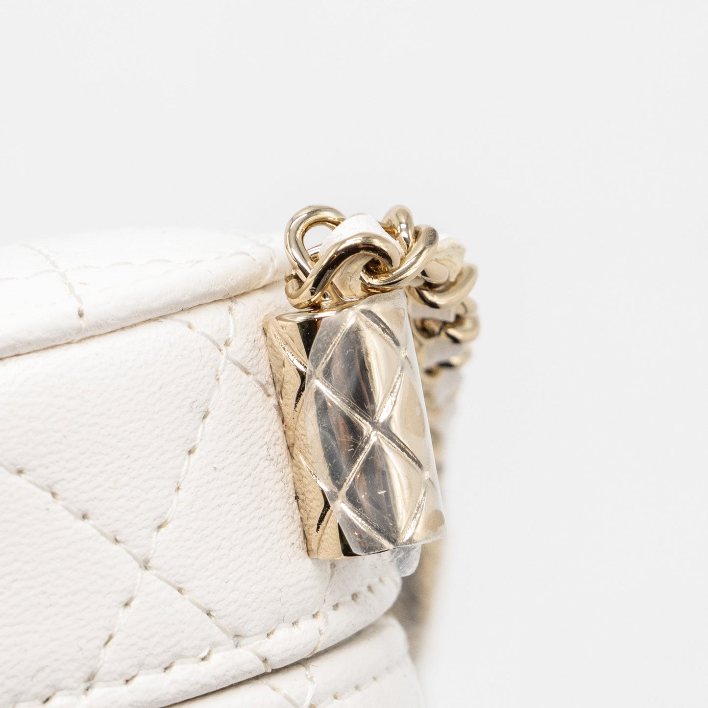 Chanel mini vanity with chain lambskin white L