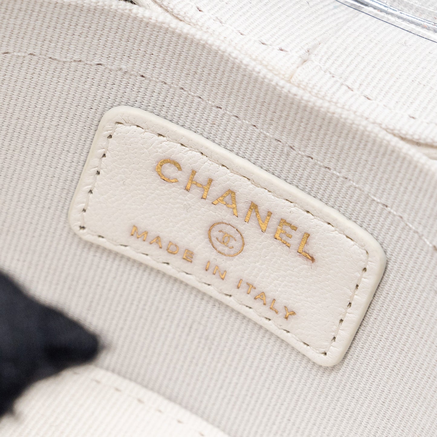 Chanel mini vanity with chain lambskin white L