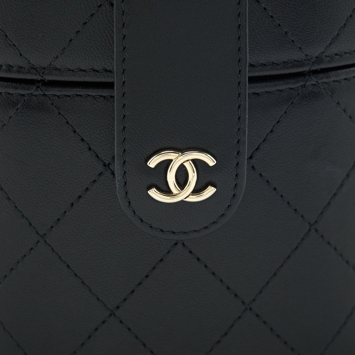 Chanel small vanity with chain lambskin black L