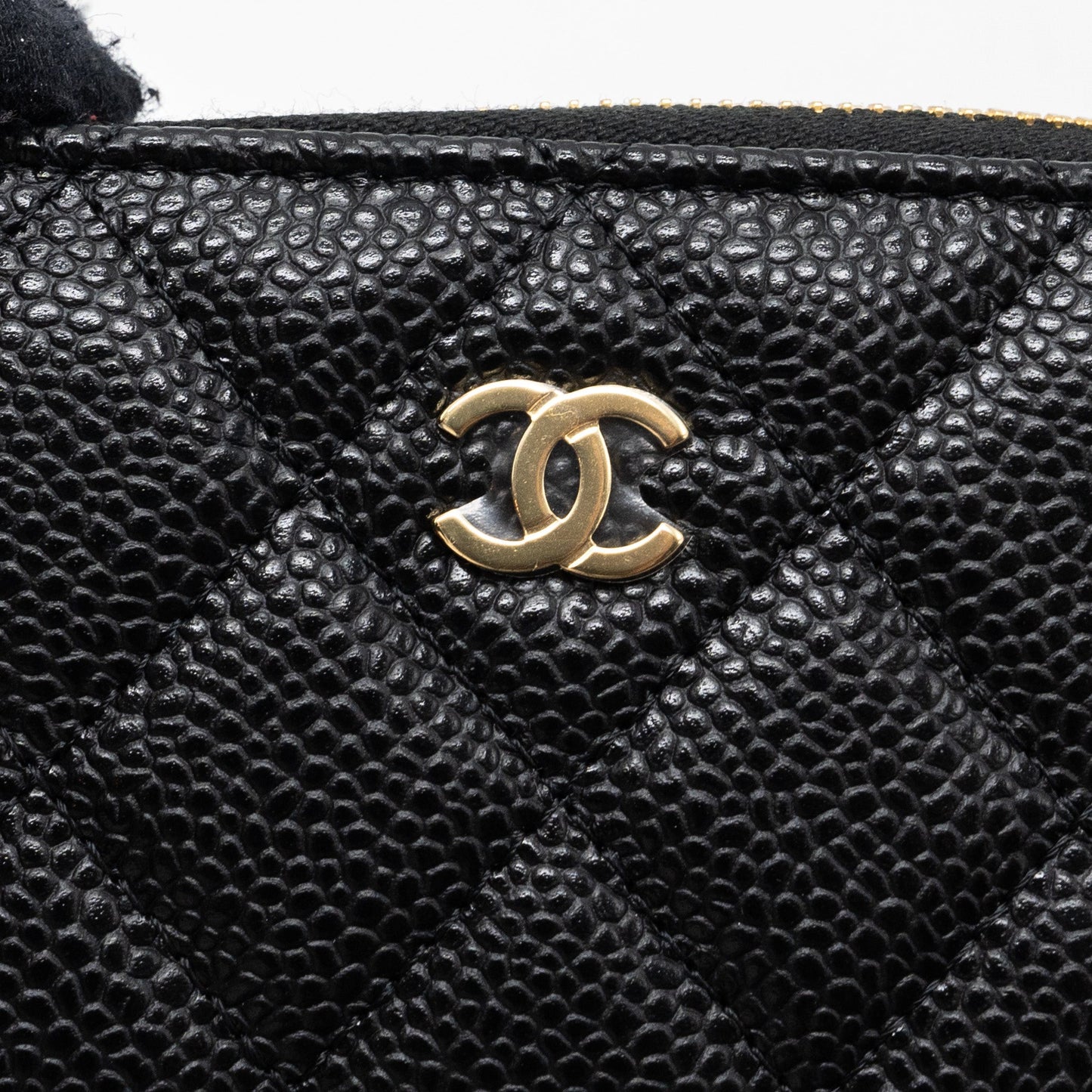 Chanel quilted zipper card holder caviar black  (microchip)