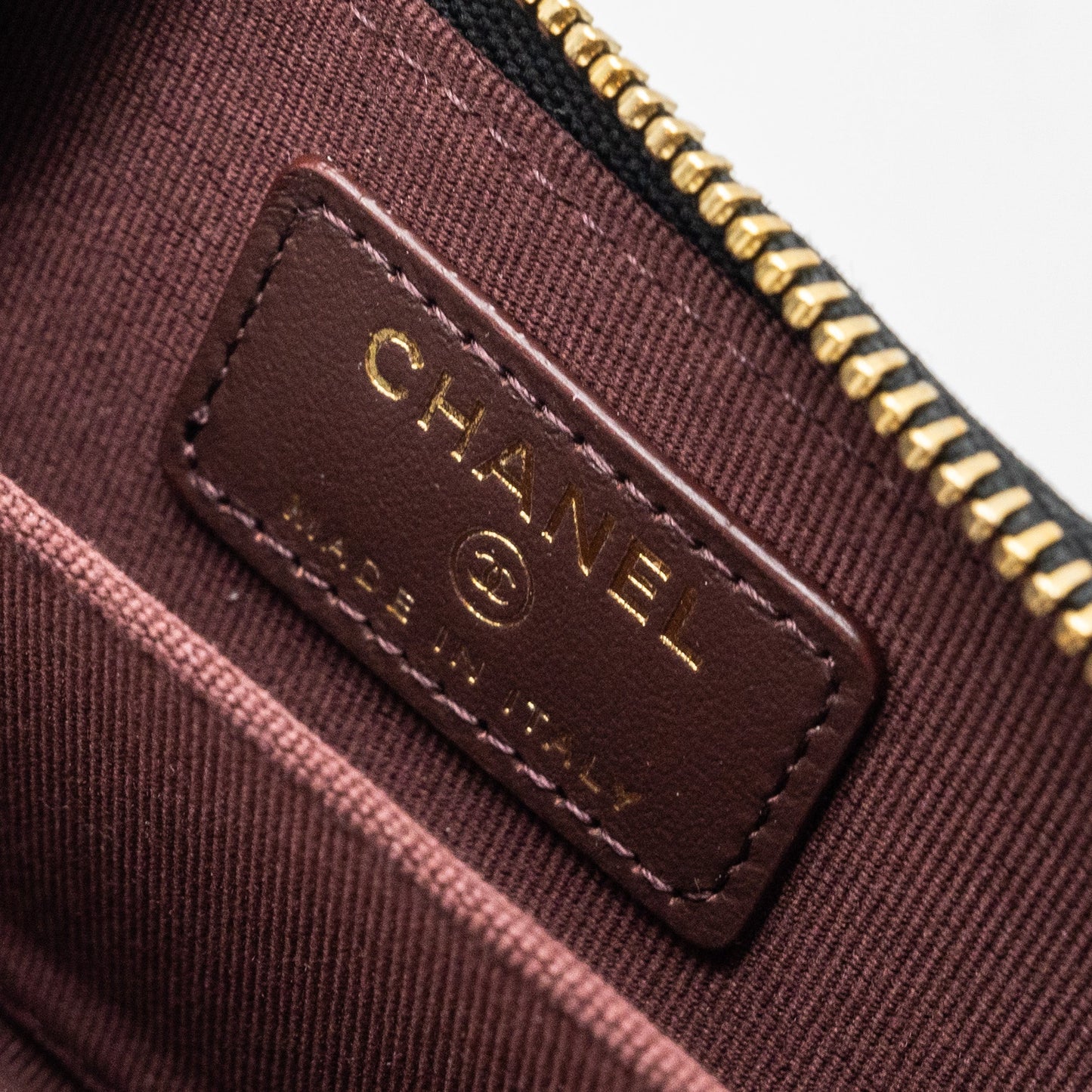 Chanel quilted zipper card holder caviar black  (microchip)