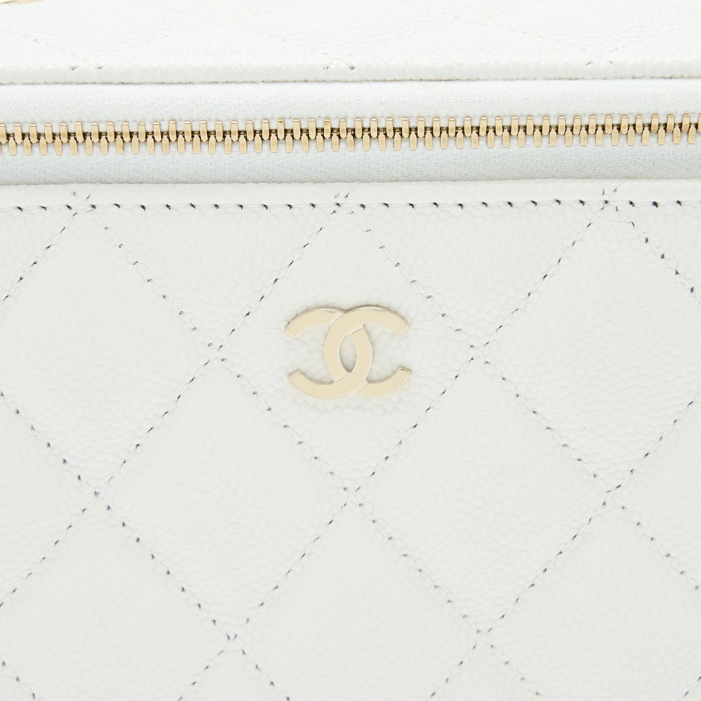 Chanel Long Vanity With Chain Caviar White L (Microchip)
