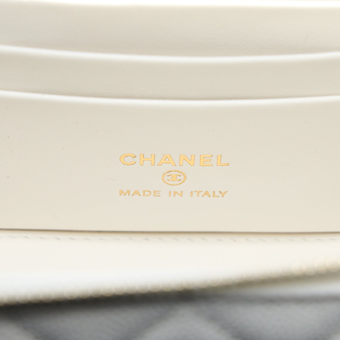 Chanel Long Vanity With Chain Caviar White L (Microchip)