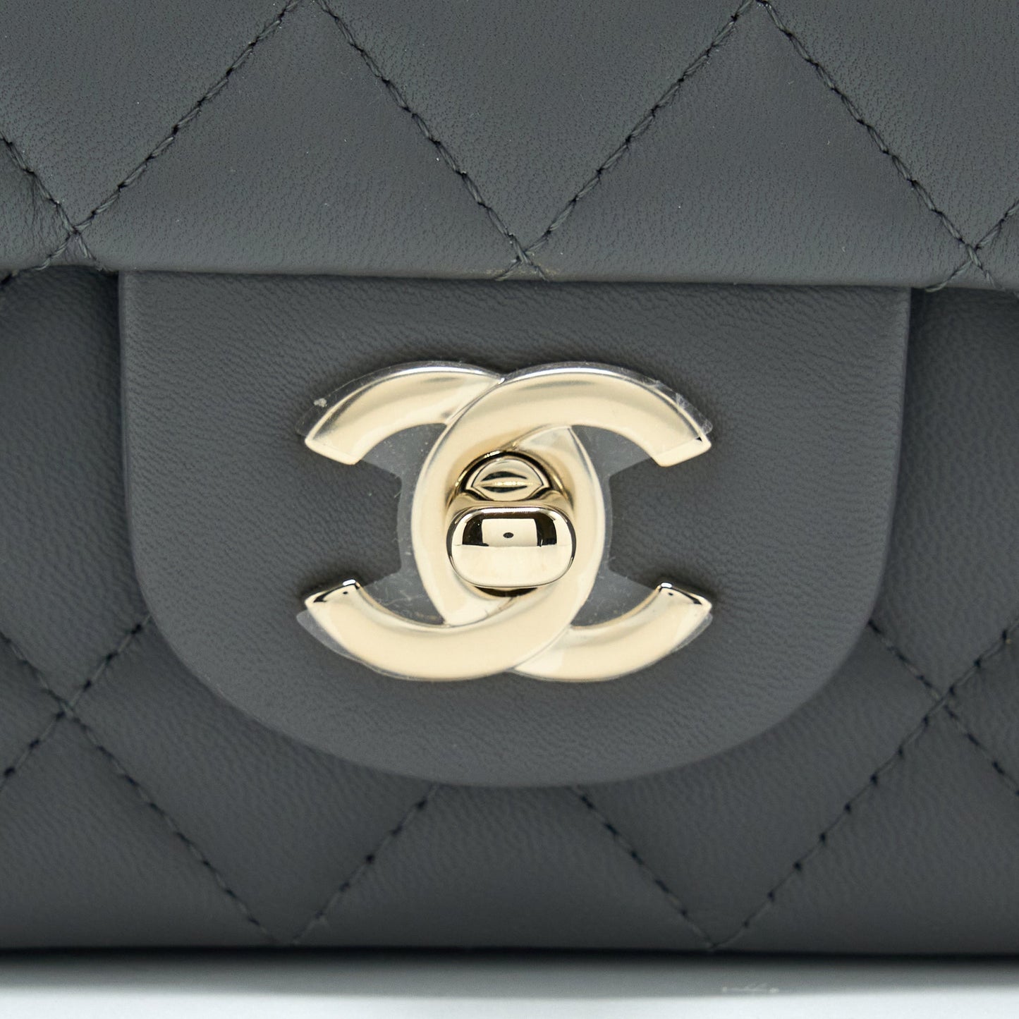 Chanel 22A Top Handle Mini Rectangular Flap Bag Lambskin Grey L(Microchip)
