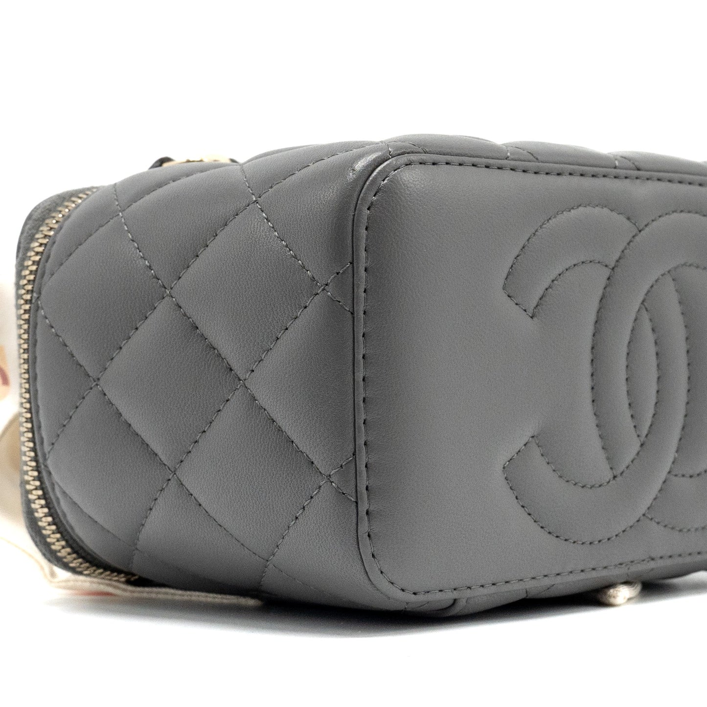 Chanel long vanity case lambskin grey L (microchip)