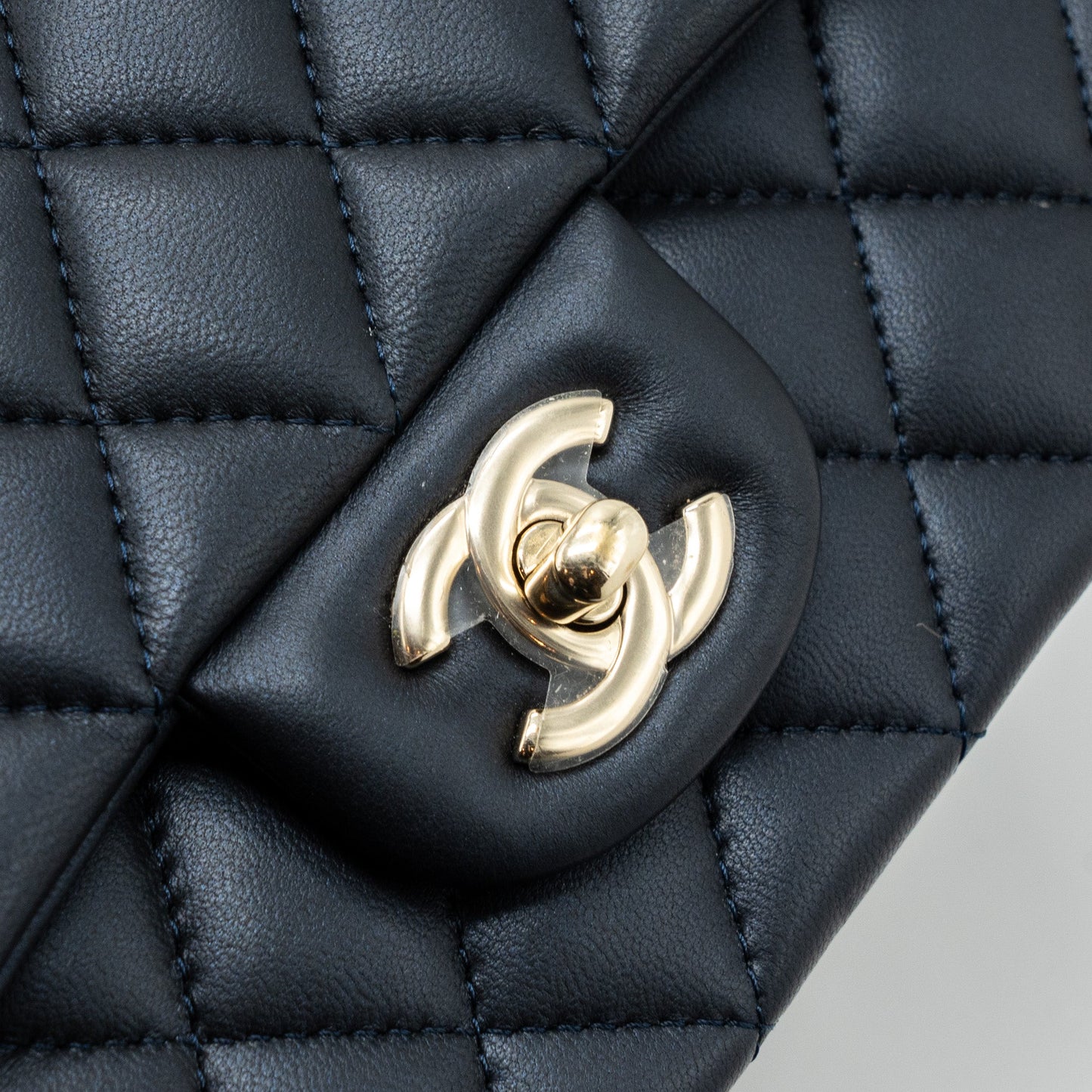 Chanel 22a Top Handle Mini Rectangular Flap Bag Lambskin Dark Blue L(Microchip)