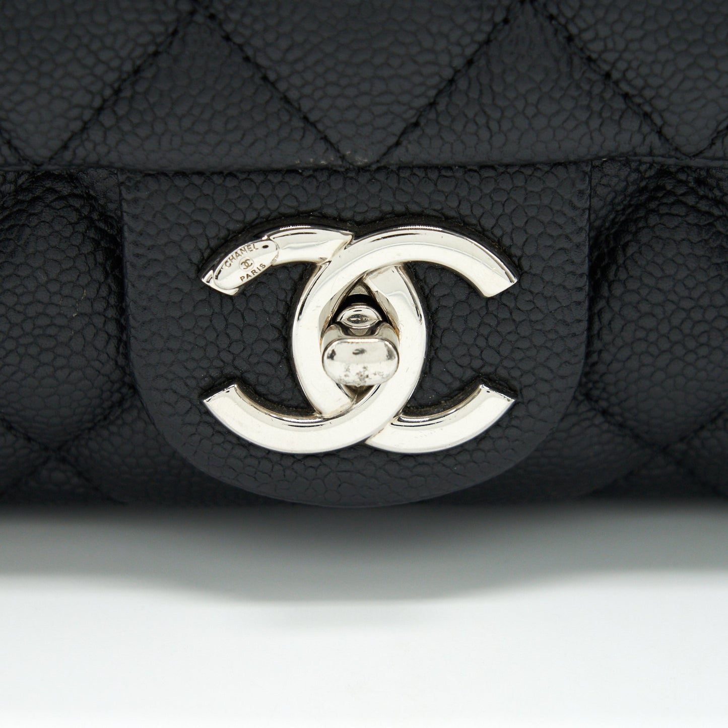 Chanel flap Bag with inner zipper caviar Black
