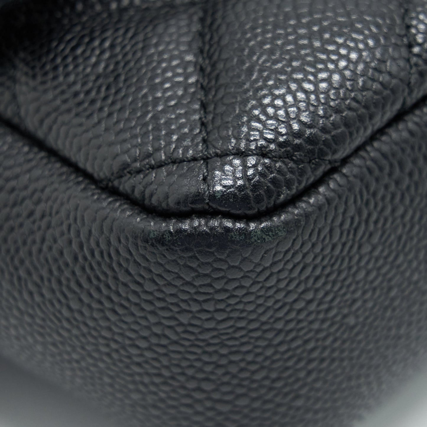 Chanel flap Bag with inner zipper caviar Black